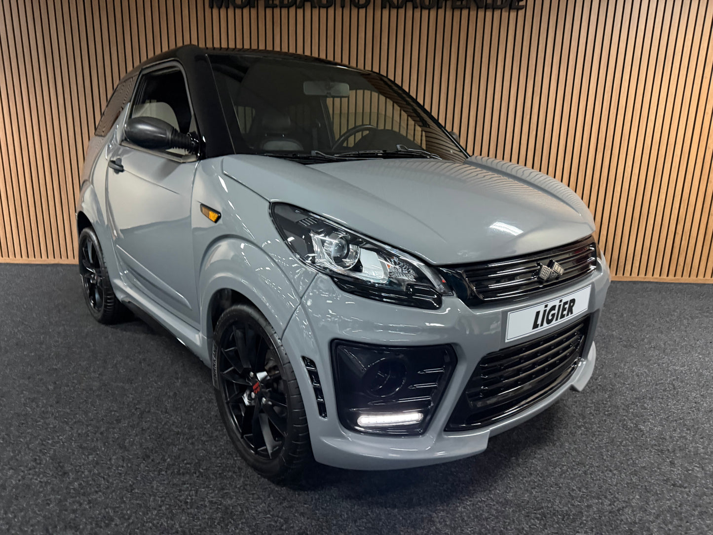 Ligier JS50 Ultimate Sport | Servo | Nardo Grau | 8 PS leiser DCI Motor | 45 km/h | Rückfahrkamera | Innerhalb 250 KM Kostenlose Lieferung | Mopedauto | Leichtmobile
