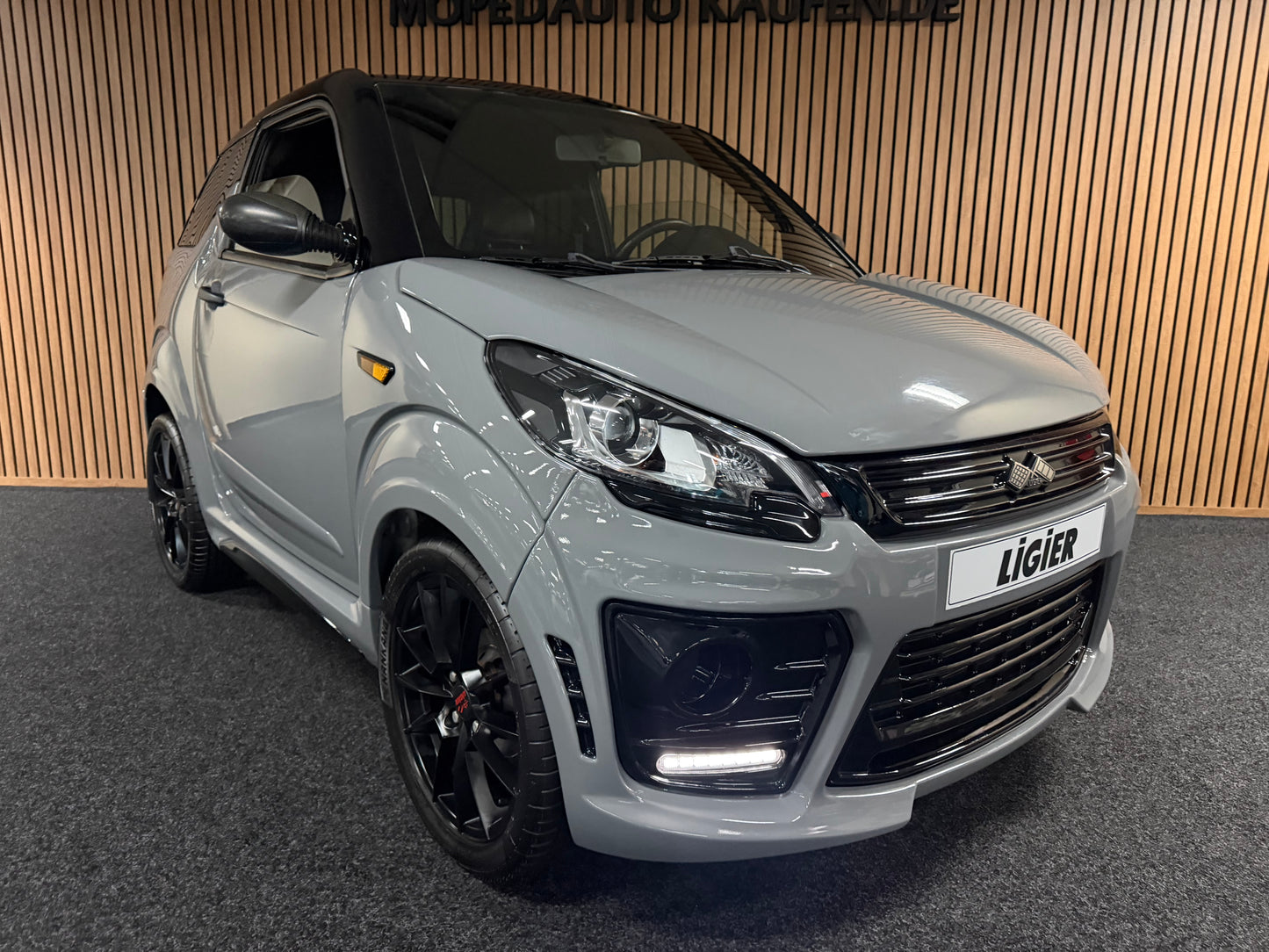 Ligier JS50 Ultimate Sport | Servo | Nardo Grau | 8 PS leiser DCI Motor | 45 km/h | Rückfahrkamera | Innerhalb 250 KM Kostenlose Lieferung | Mopedauto | Leichtmobile