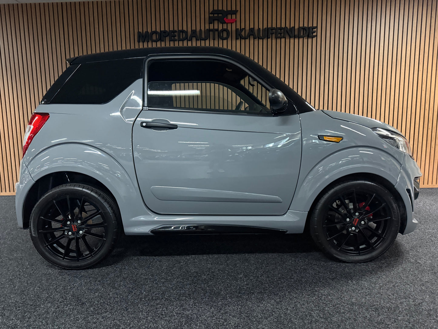 Ligier JS50 Ultimate Sport | Servo | Nardo Grau | 8 PS leiser DCI Motor | 45 km/h | Rückfahrkamera | Innerhalb 250 KM Kostenlose Lieferung | Mopedauto | Leichtmobile