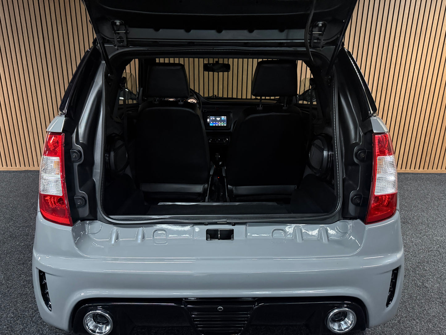 Ligier JS50 Ultimate Sport | Servo | Nardo Grau | 8 PS leiser DCI Motor | 45 km/h | Rückfahrkamera | Innerhalb 250 KM Kostenlose Lieferung | Mopedauto | Leichtmobile