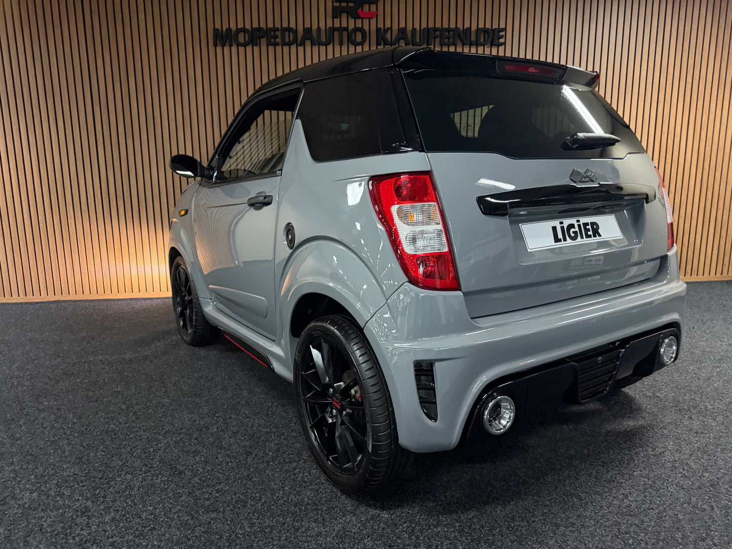 Ligier JS50 Ultimate Sport | Servo | Nardo Grau | 8 PS leiser DCI Motor | 45 km/h | Rückfahrkamera | Innerhalb 250 KM Kostenlose Lieferung | Mopedauto | Leichtmobile