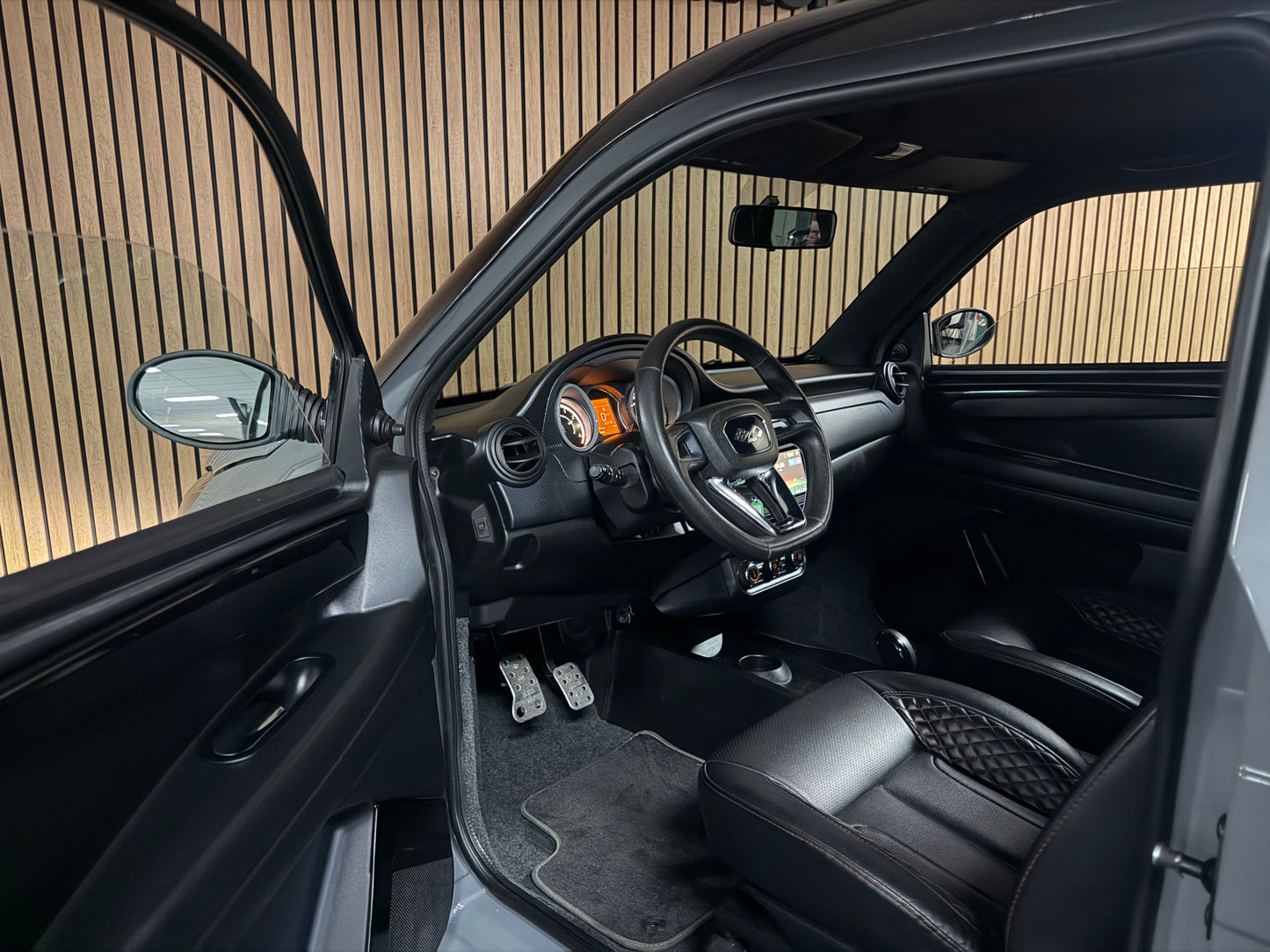 Ligier JS50 Ultimate Sport | Servo | Nardo Grau | 8 PS leiser DCI Motor | 45 km/h | Rückfahrkamera | Innerhalb 250 KM Kostenlose Lieferung | Mopedauto | Leichtmobile