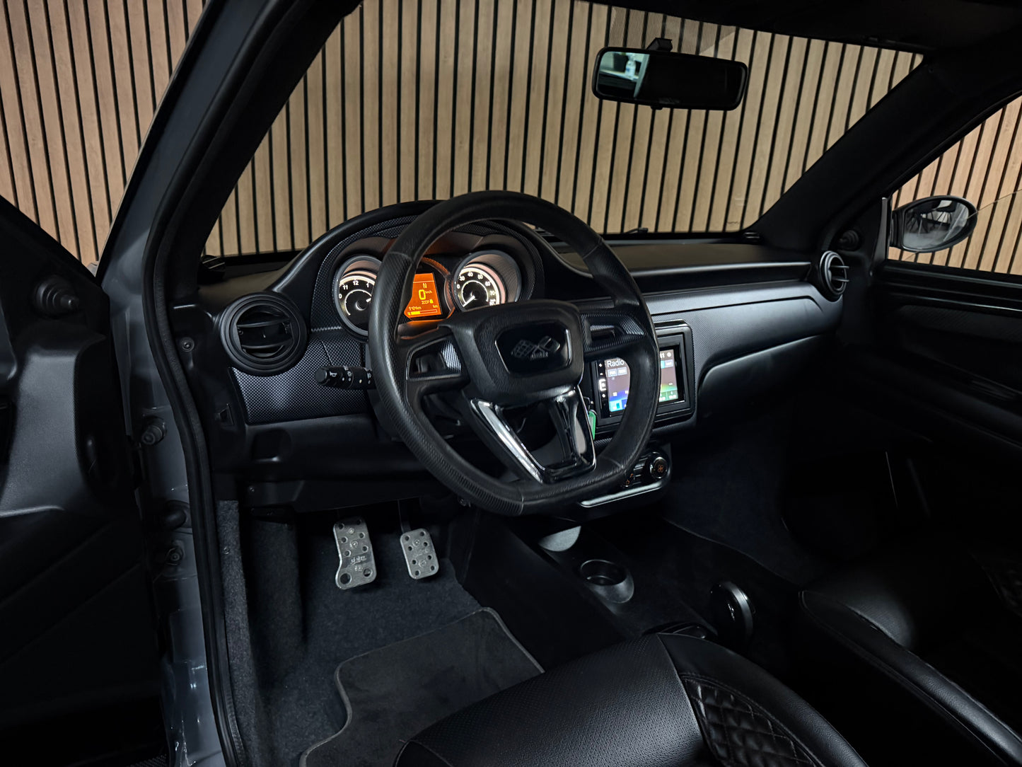 Ligier JS50 Ultimate Sport | Servo | Nardo Grau | 8 PS leiser DCI Motor | 45 km/h | Rückfahrkamera | Innerhalb 250 KM Kostenlose Lieferung | Mopedauto | Leichtmobile