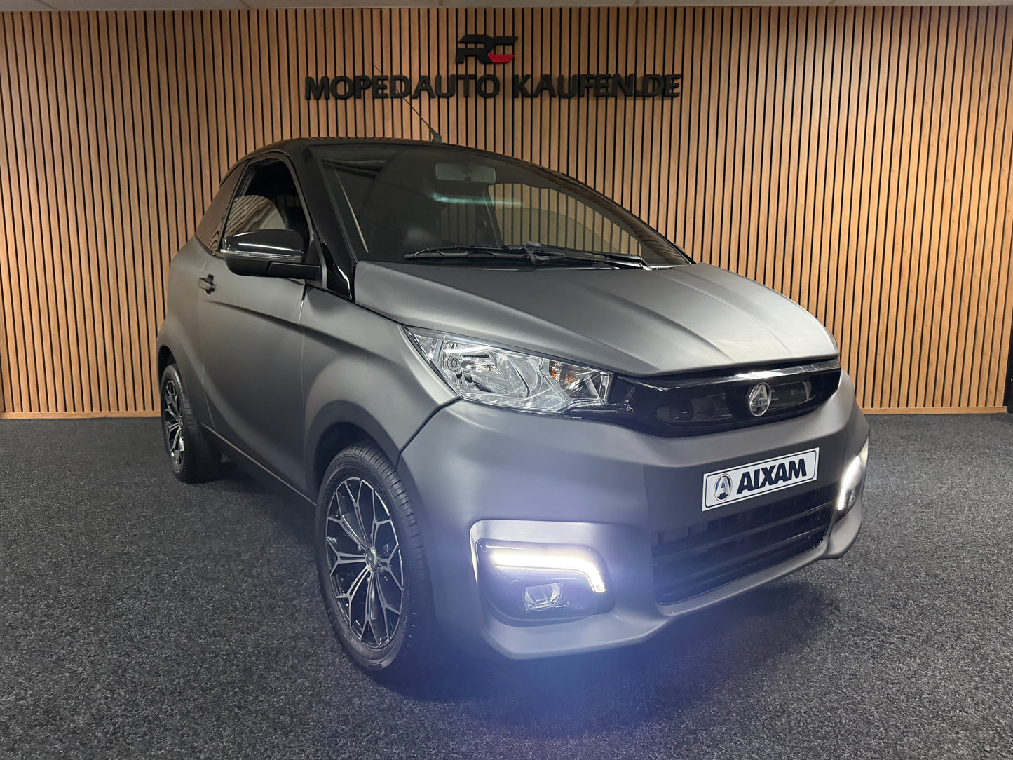 Aixam Coupé Sport Matt grau | 8 PS Kubota Motor | 45 km/h | Rückfahrkamera | Innerhalb 250 KM Kostenlose Lieferung | Mopedauto | Leichtmobile