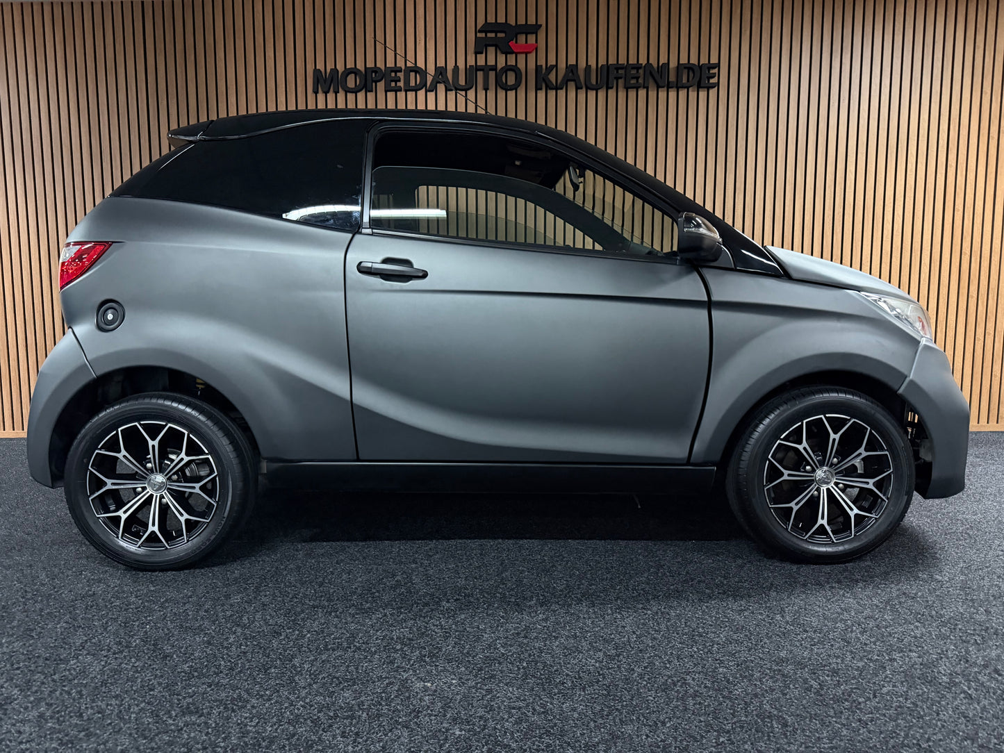 Aixam Coupé Sport Matt grau | 8 PS Kubota Motor | 45 km/h | Rückfahrkamera | Innerhalb 250 KM Kostenlose Lieferung | Mopedauto | Leichtmobile