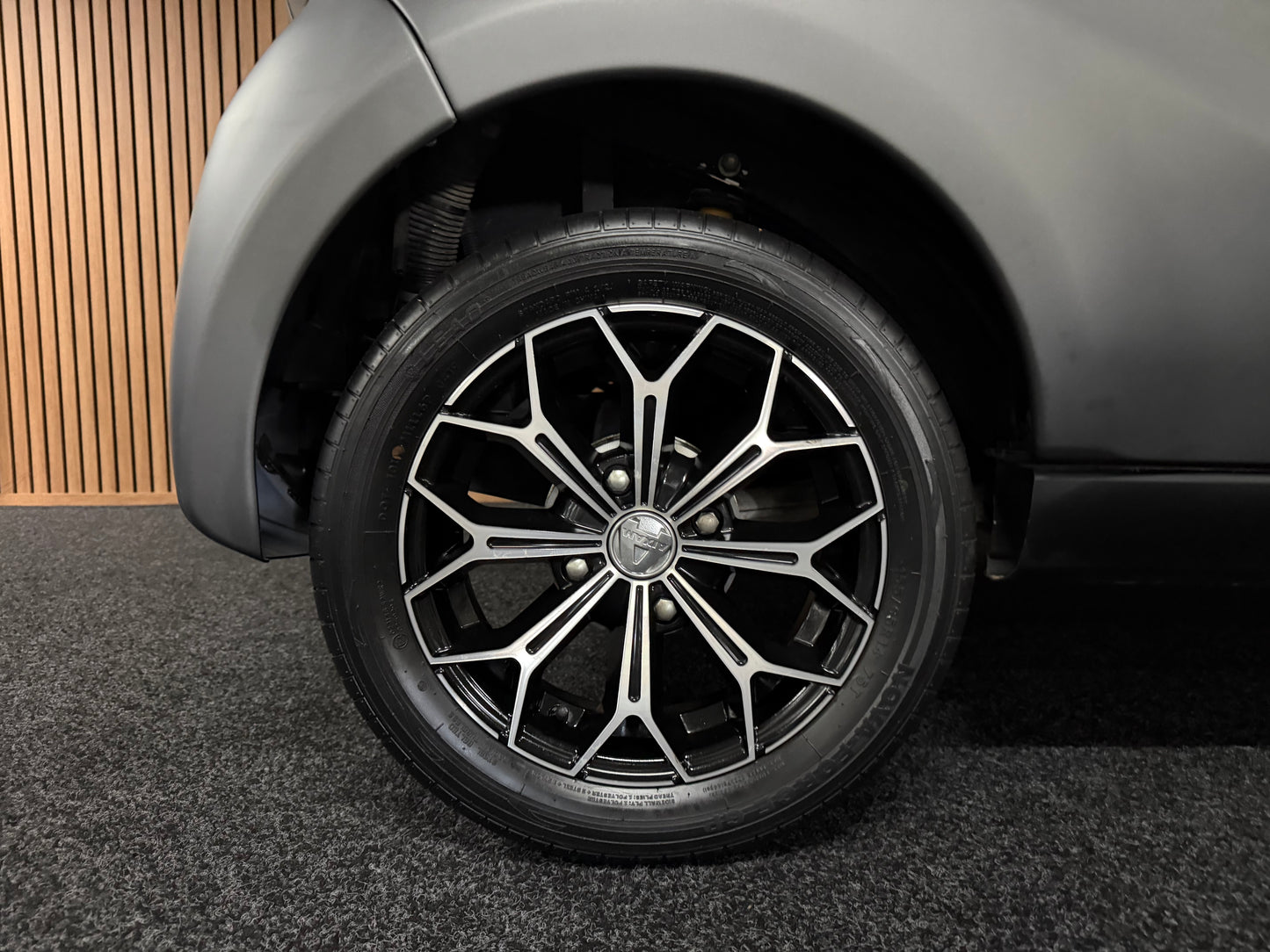Aixam Coupé Sport Matt grau | 8 PS Kubota Motor | 45 km/h | Rückfahrkamera | Innerhalb 250 KM Kostenlose Lieferung | Mopedauto | Leichtmobile