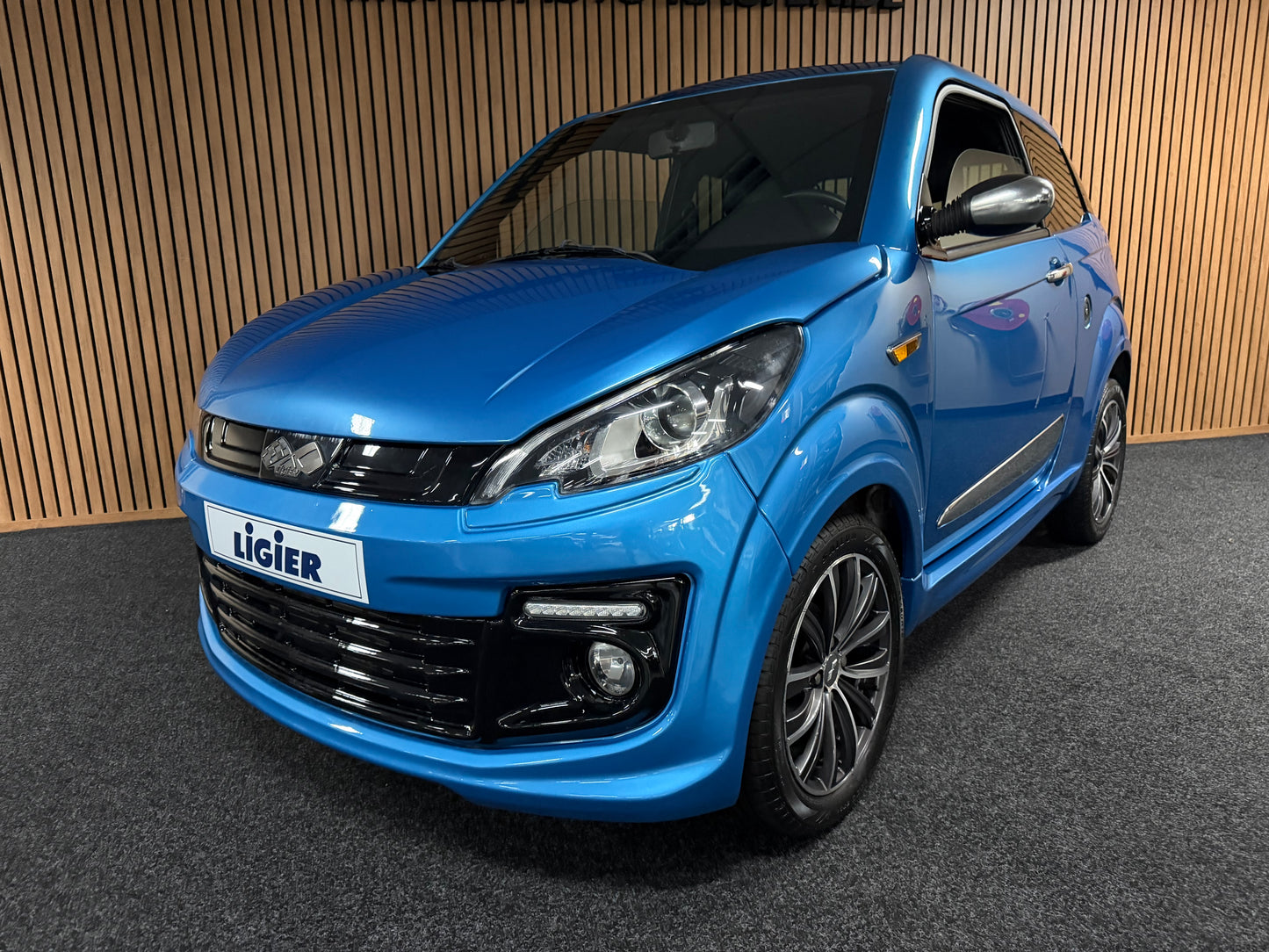 Ligier JS50L Elegance (Long) | 8 PS leiser DCI Motor | Rückfahrkamera | 45 km/h | Innerhalb 250 KM Kostenlose Lieferung | Mopedauto | Leichtmobile