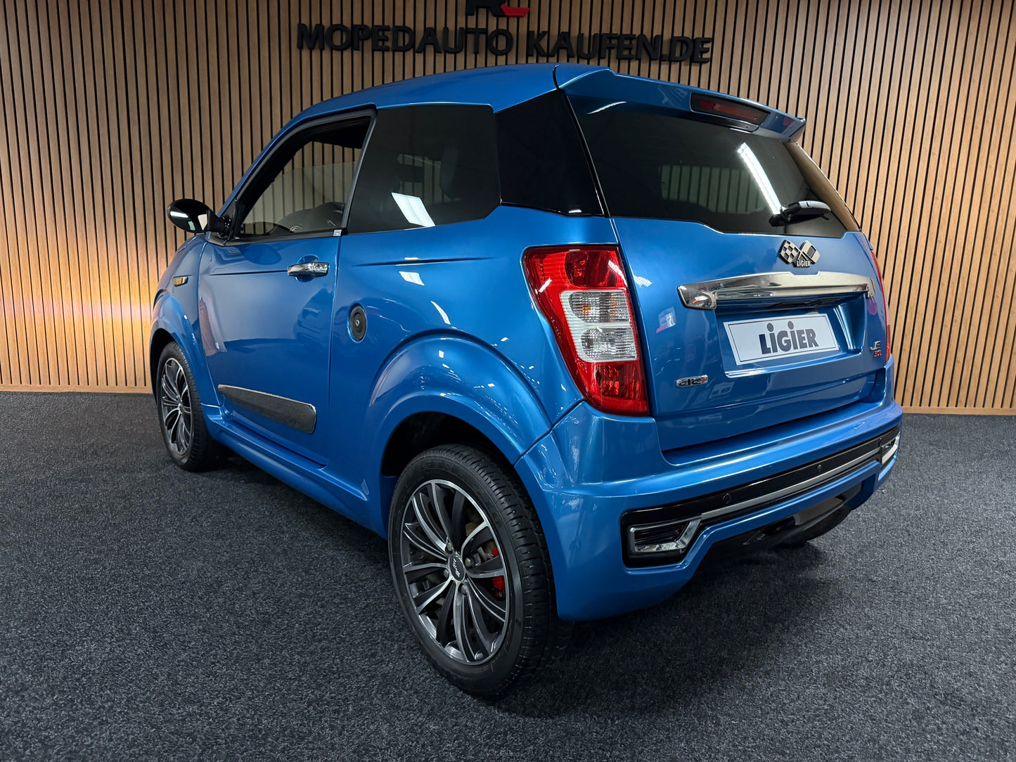 Ligier JS50L Elegance (Long) | 8 PS leiser DCI Motor | Rückfahrkamera | 45 km/h | Innerhalb 250 KM Kostenlose Lieferung | Mopedauto | Leichtmobile