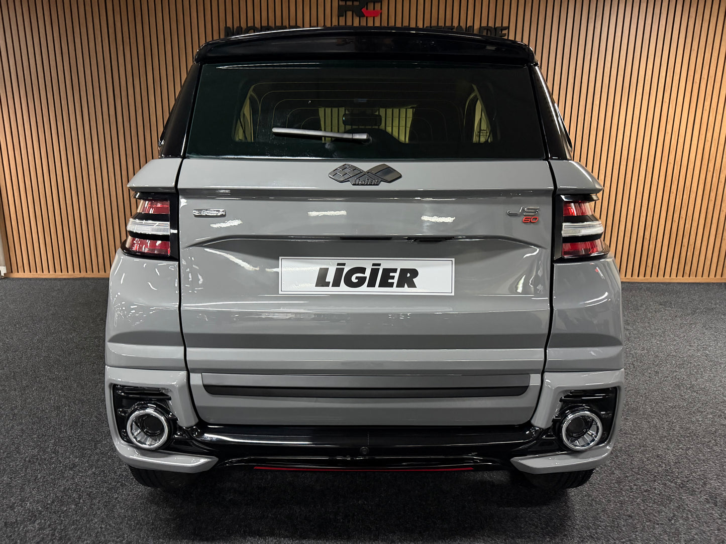 Ligier JS60 Ultimate Sport | Nardo Grau | Servo | 8 PS leiser DCI motor | Rückfahrkamera | Apple Carplay/Android | 45 km/h | Innerhalb 250 KM Kostenlose Lieferung | Mopedauto | Leichtmobile