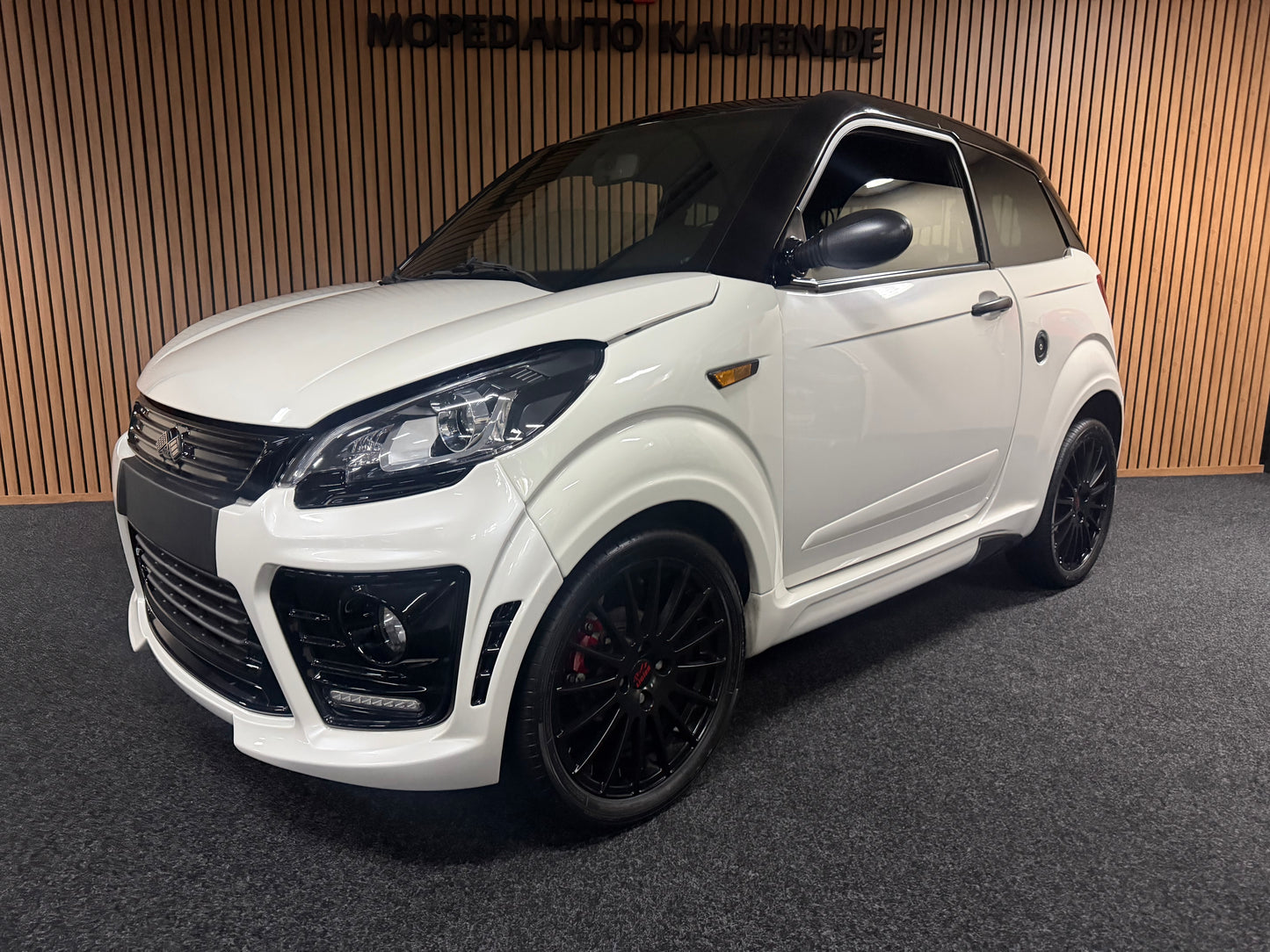 Ligier JS50 Sport Ultimate | 8 PS leiser DCI motor | Rückfahrkamera | 45 km/h | Innerhalb 250 KM Kostenlose Lieferung | Mopedauto | Leichtmobile