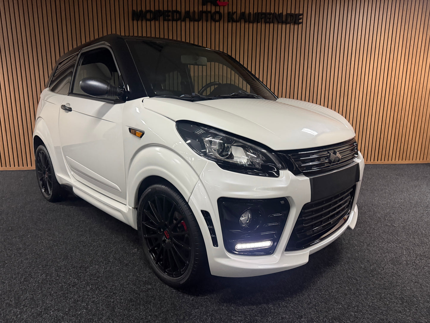 Ligier JS50 Sport Ultimate | 8 PS leiser DCI motor | Rückfahrkamera | 45 km/h | Innerhalb 250 KM Kostenlose Lieferung | Mopedauto | Leichtmobile