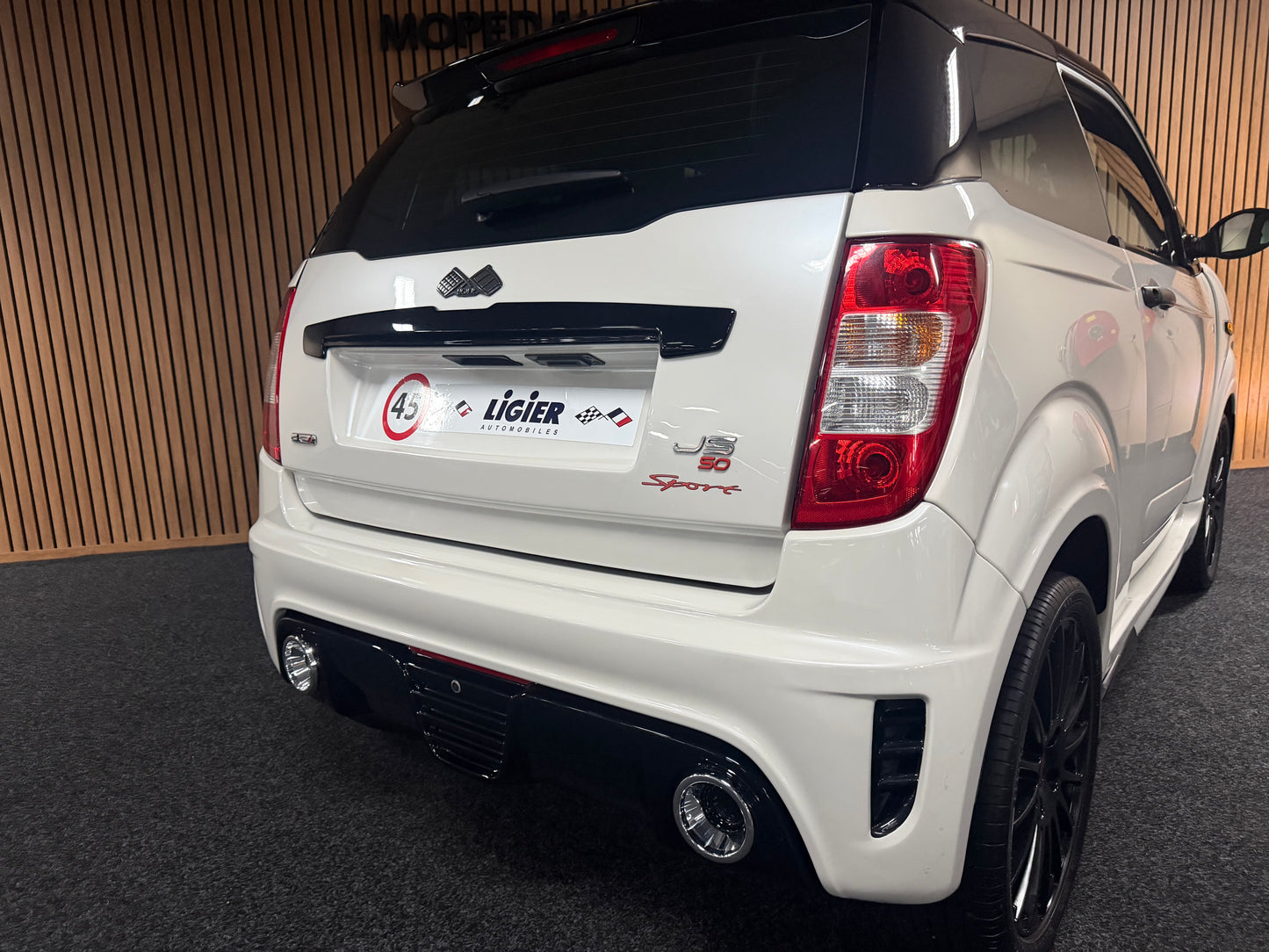 Ligier JS50 Sport Ultimate | 8 PS leiser DCI motor | Rückfahrkamera | 45 km/h | Innerhalb 250 KM Kostenlose Lieferung | Mopedauto | Leichtmobile