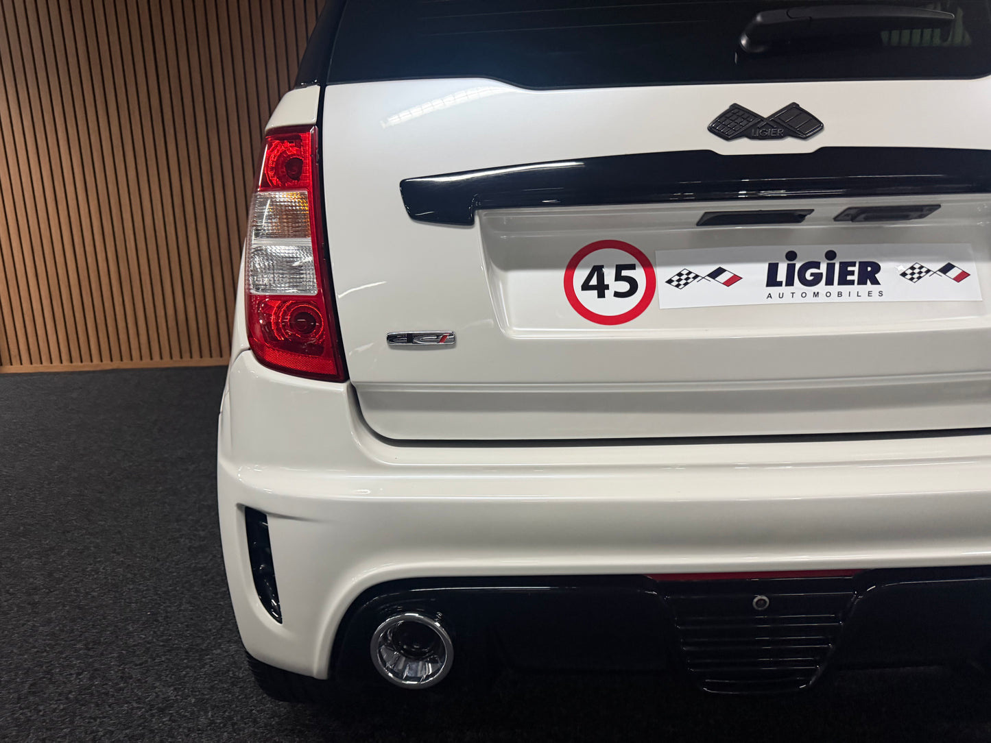 Ligier JS50 Sport Ultimate | 8 PS leiser DCI motor | Rückfahrkamera | 45 km/h | Innerhalb 250 KM Kostenlose Lieferung | Mopedauto | Leichtmobile