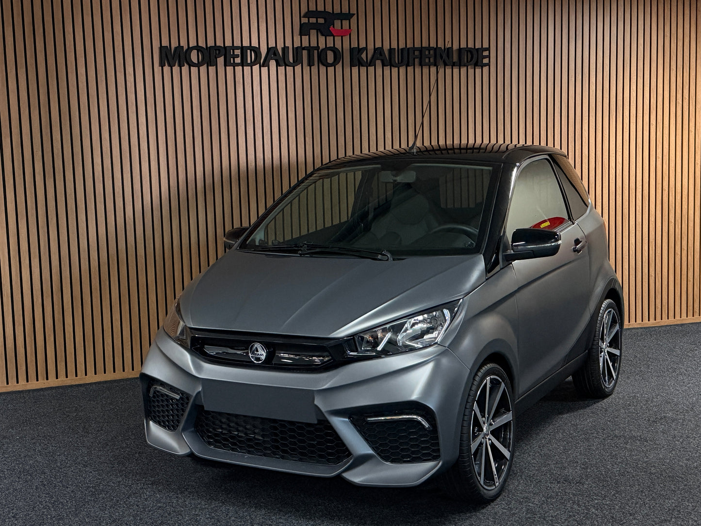Aixam GTI Sport Matt Grau 2023 | 8 PS Kubota Motor | 45 km/h | Rückfahrkamera | Innerhalb 250 KM Ko stenlose Lieferung | Mopedauto | Leichtmobile