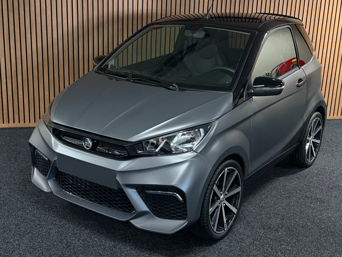 Aixam GTI Sport Matt Grau 2023 | 8 PS Kubota Motor | 45 km/h | Rückfahrkamera | Innerhalb 250 KM Ko stenlose Lieferung | Mopedauto | Leichtmobile