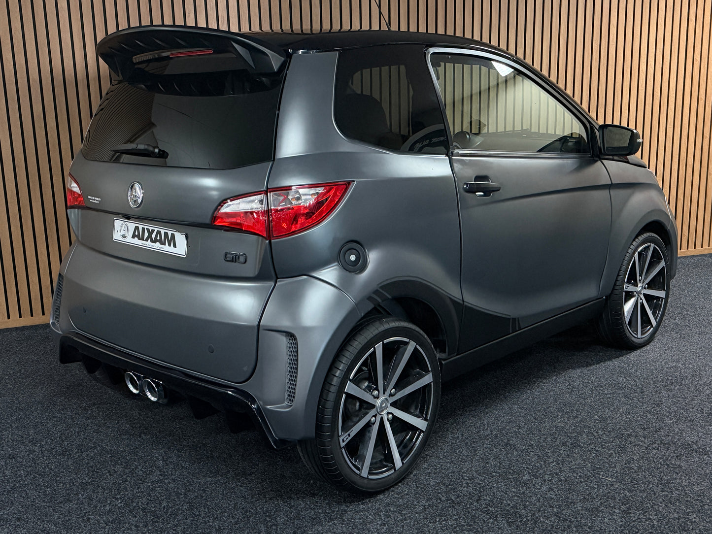 Aixam GTI Sport Matt Grau 2023 | 8 PS Kubota Motor | 45 km/h | Rückfahrkamera | Innerhalb 250 KM Ko stenlose Lieferung | Mopedauto | Leichtmobile