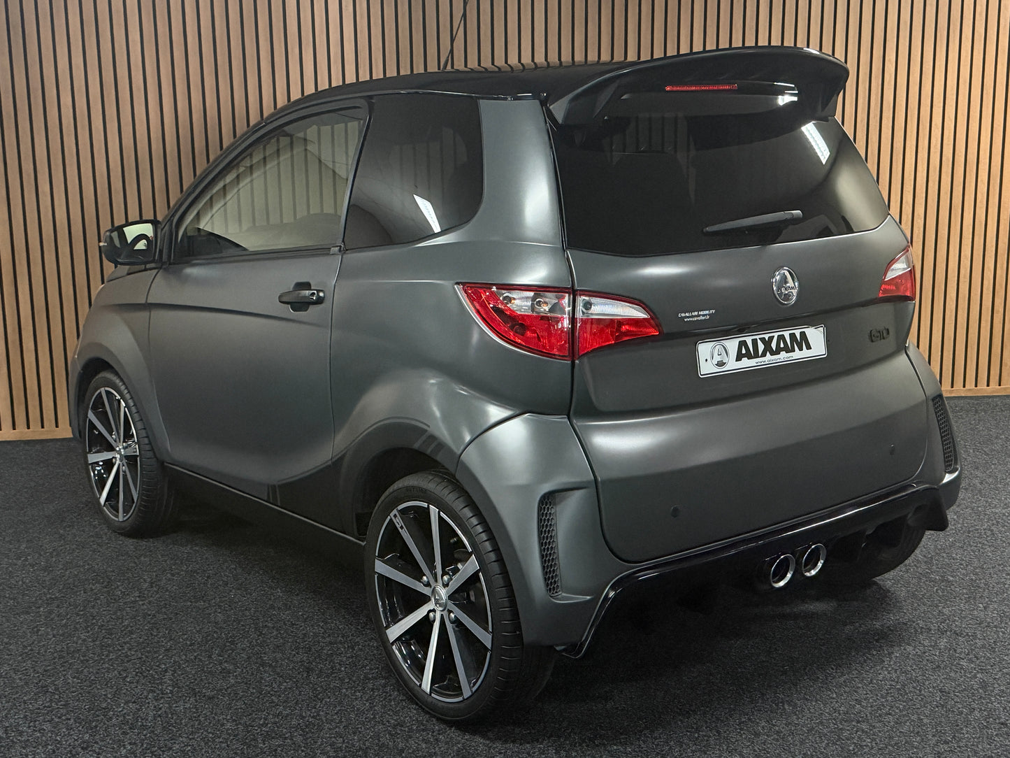 Aixam GTI Sport Matt Grau 2023 | 8 PS Kubota Motor | 45 km/h | Rückfahrkamera | Innerhalb 250 KM Ko stenlose Lieferung | Mopedauto | Leichtmobile