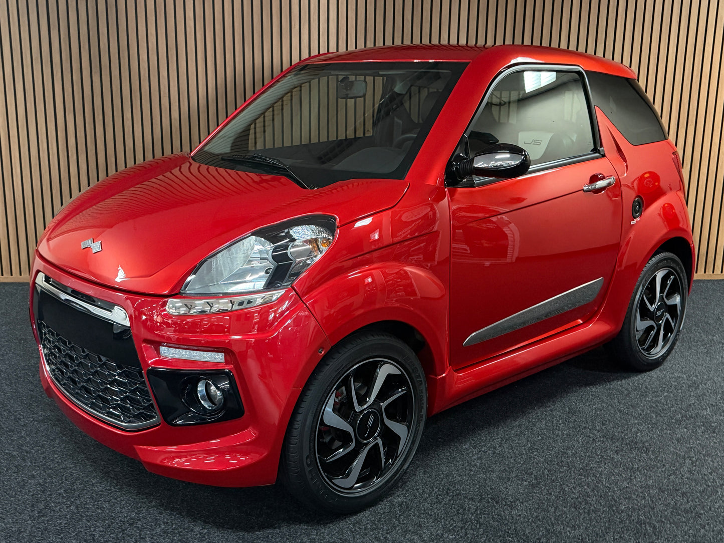 Ligier JS50 Rot Chrome Pack * Scheckheft | DCI Leiser Motor | Rückfahrkamera | 45 km/h | Rückfahrkamera | Innerhalb 250 KM Kostenlose Lieferung | Mopedauto | Leichtmobile