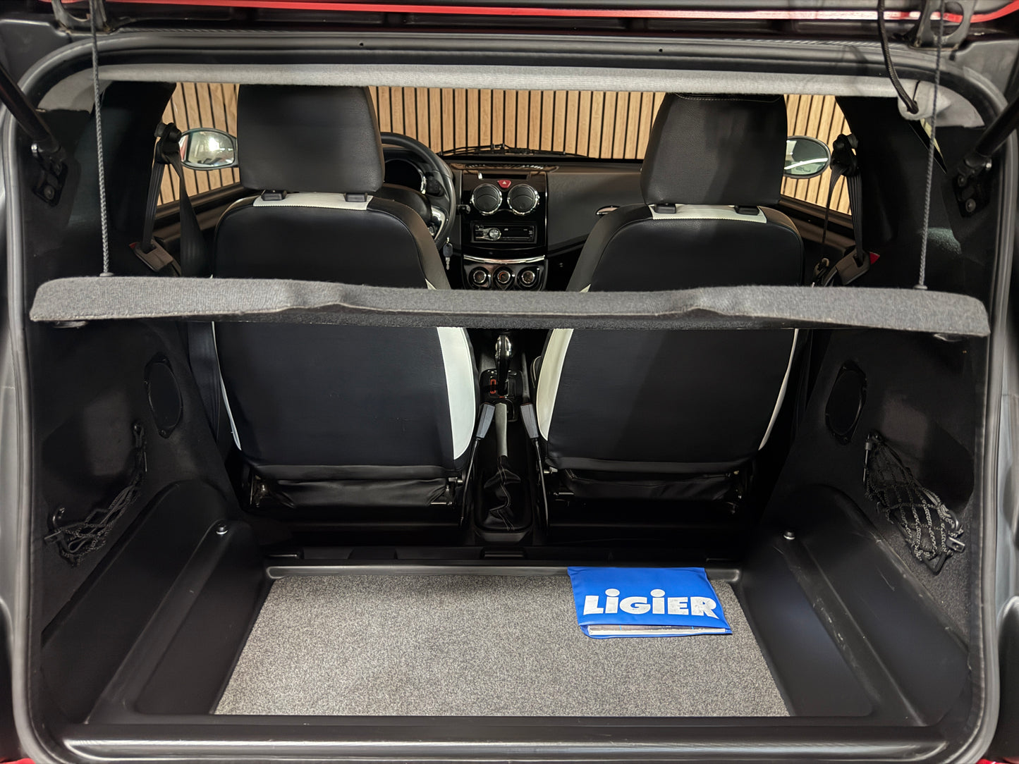 Ligier JS50 Rot Chrome Pack * Scheckheft | DCI Leiser Motor | Rückfahrkamera | 45 km/h | Rückfahrkamera | Innerhalb 250 KM Kostenlose Lieferung | Mopedauto | Leichtmobile