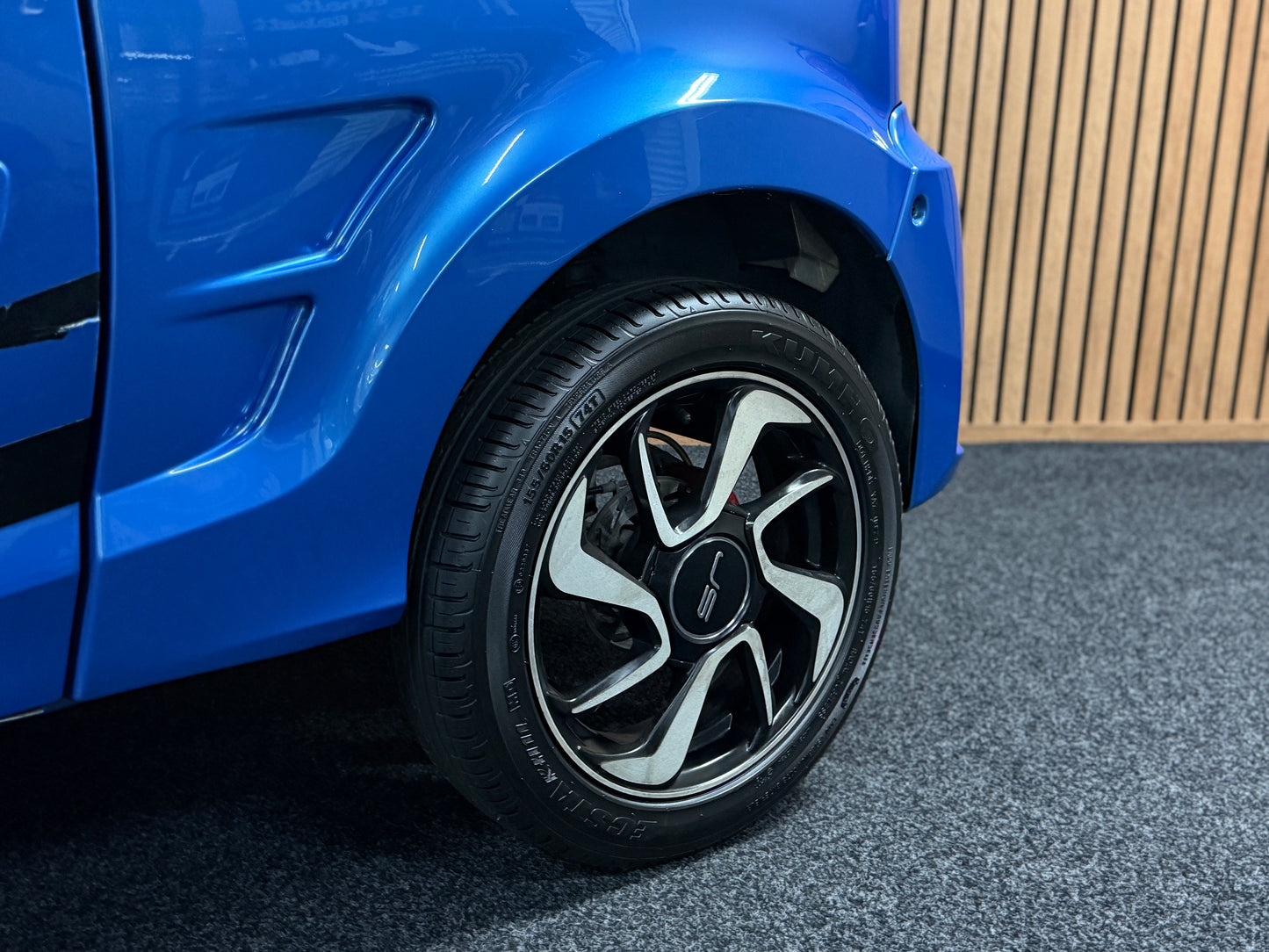Ligier JSRC Coupe Sport | 8 PS leiser DCI Motor | Rückfahrkamera | 45 km/h | Rückfahrkamera | Innerhalb 250 KM Kostenlose Lieferung | Mopedauto | Leichtmobile