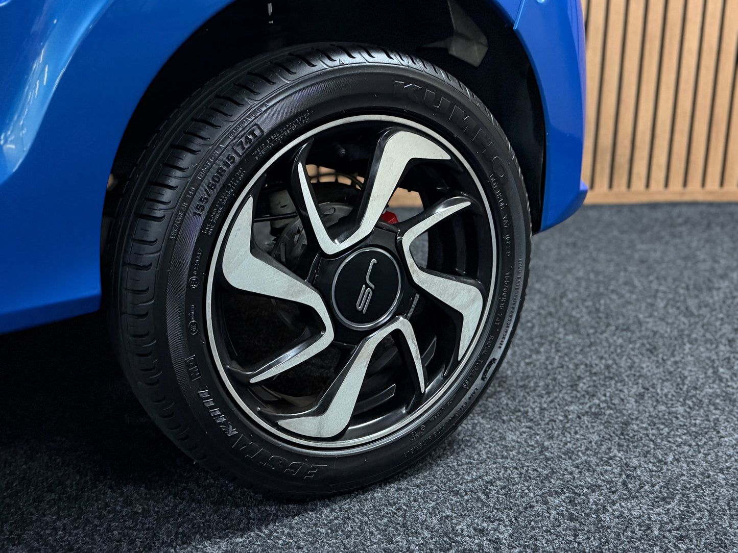 Ligier JSRC Coupe Sport | 8 PS leiser DCI Motor | Rückfahrkamera | 45 km/h | Rückfahrkamera | Innerhalb 250 KM Kostenlose Lieferung | Mopedauto | Leichtmobile