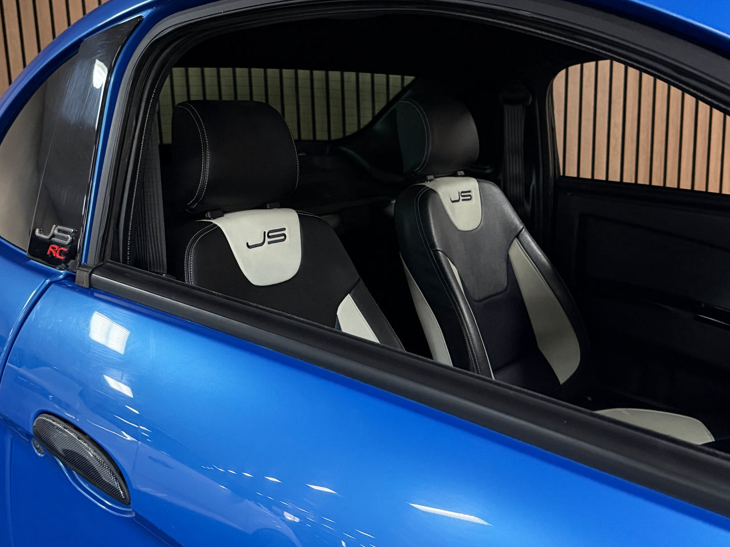 Ligier JSRC Coupe Sport | 8 PS leiser DCI Motor | Rückfahrkamera | 45 km/h | Rückfahrkamera | Innerhalb 250 KM Kostenlose Lieferung | Mopedauto | Leichtmobile
