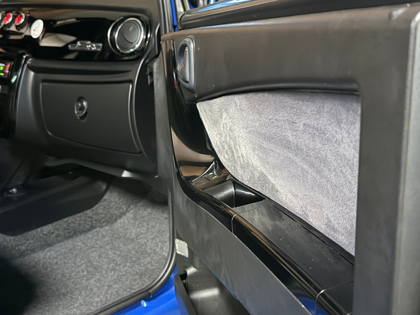 Ligier JSRC Coupe Sport | 8 PS leiser DCI Motor | Rückfahrkamera | 45 km/h | Rückfahrkamera | Innerhalb 250 KM Kostenlose Lieferung | Mopedauto | Leichtmobile