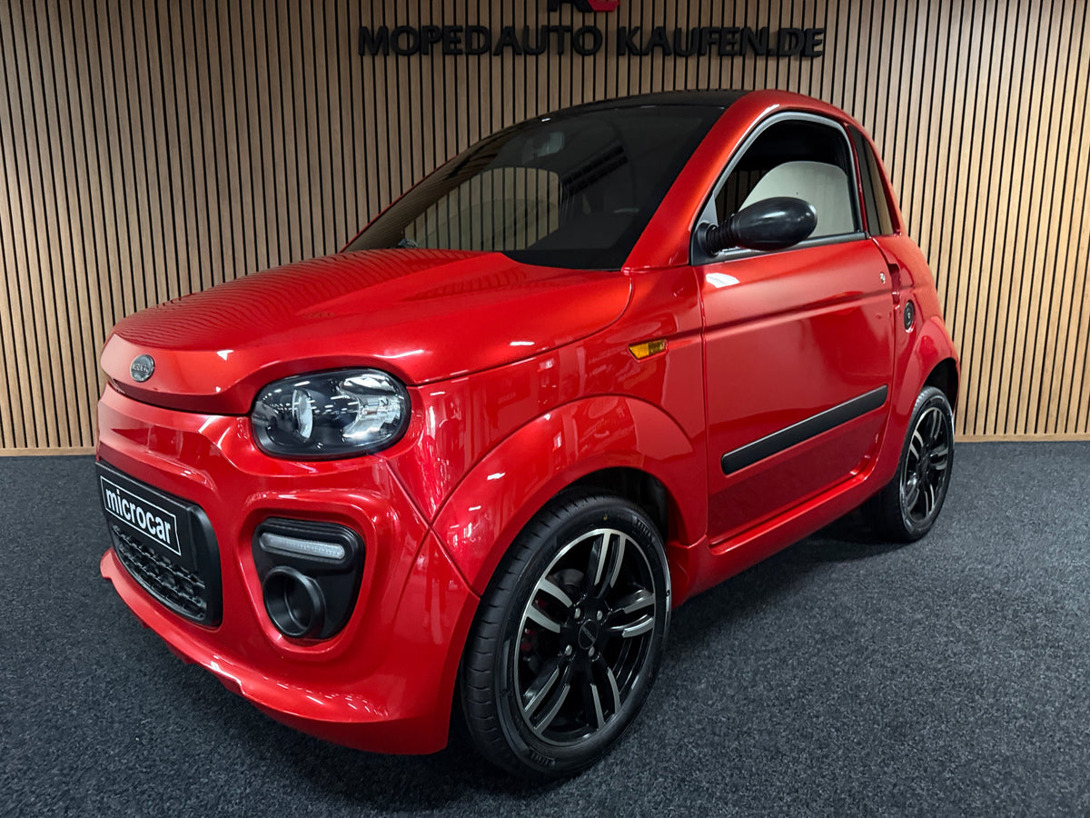 Microcar Dué Pack 2023 | Servo | 8 PS leiser DCI motor | Rückfahrkamera | 45 km/h | Innerhalb 250 KM Kostenlose Lieferung | Mopedauto | Leichtmobile