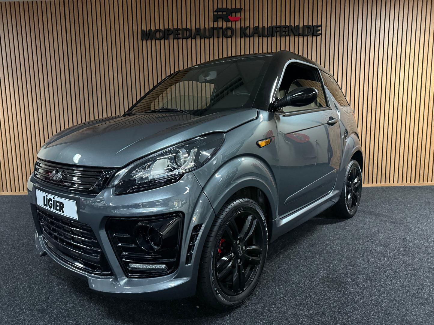 Ligier JS50 L Sport | 8 PS Motor | 45 km/h | Rückfahrkamera | Innerhalb 250 KM Kostenlose Lieferung | Mopedauto | Leichtmobile