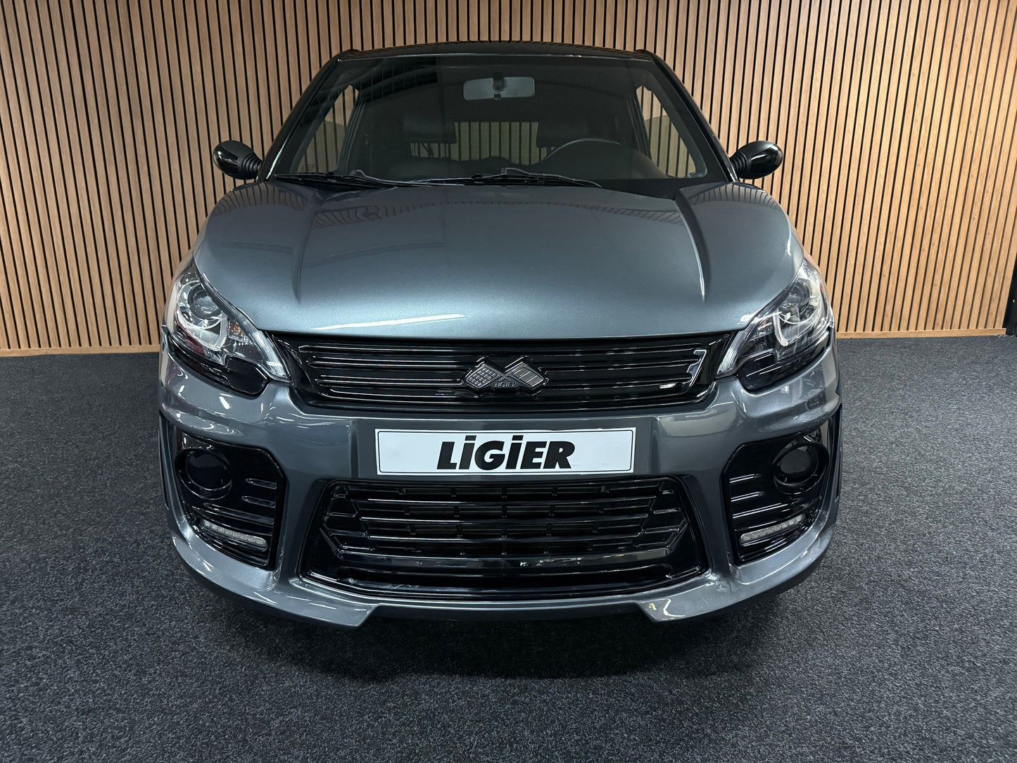 Ligier JS50 L Sport | 8 PS Motor | 45 km/h | Rückfahrkamera | Innerhalb 250 KM Kostenlose Lieferung | Mopedauto | Leichtmobile