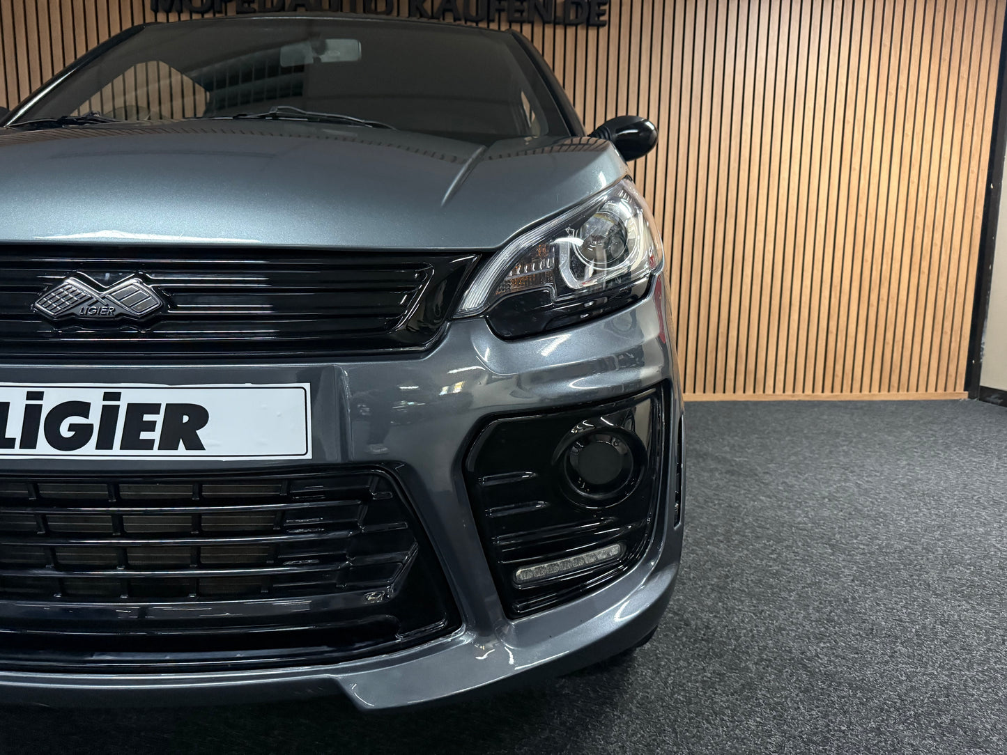 Ligier JS50 L Sport | 8 PS Motor | 45 km/h | Rückfahrkamera | Innerhalb 250 KM Kostenlose Lieferung | Mopedauto | Leichtmobile