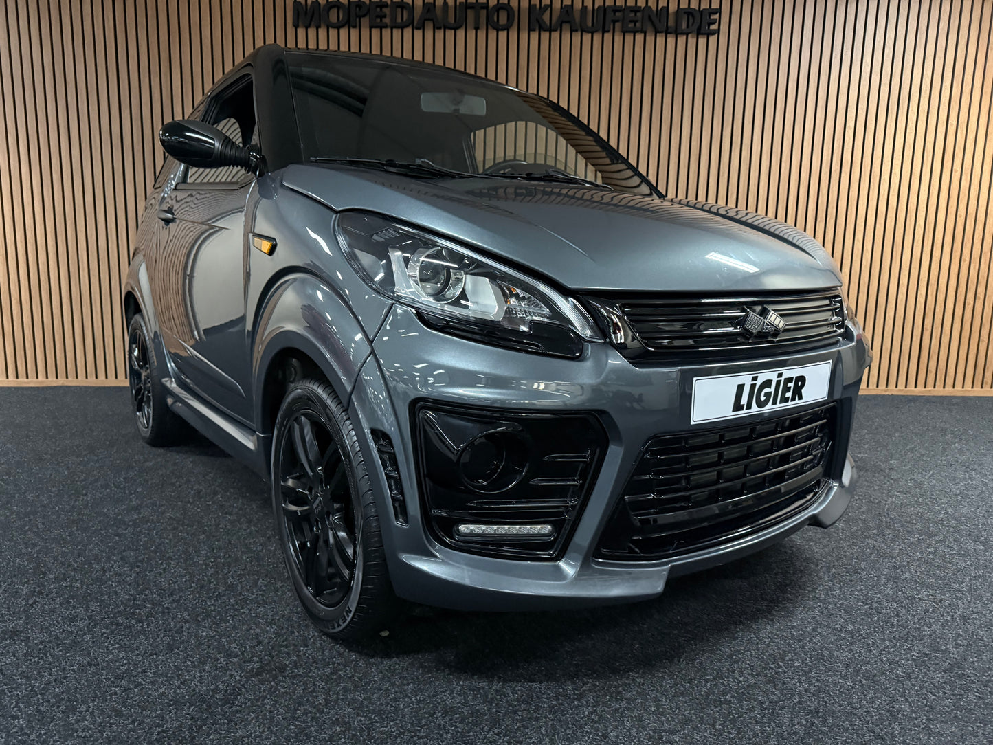 Ligier JS50 L Sport | 8 PS Motor | 45 km/h | Rückfahrkamera | Innerhalb 250 KM Kostenlose Lieferung | Mopedauto | Leichtmobile