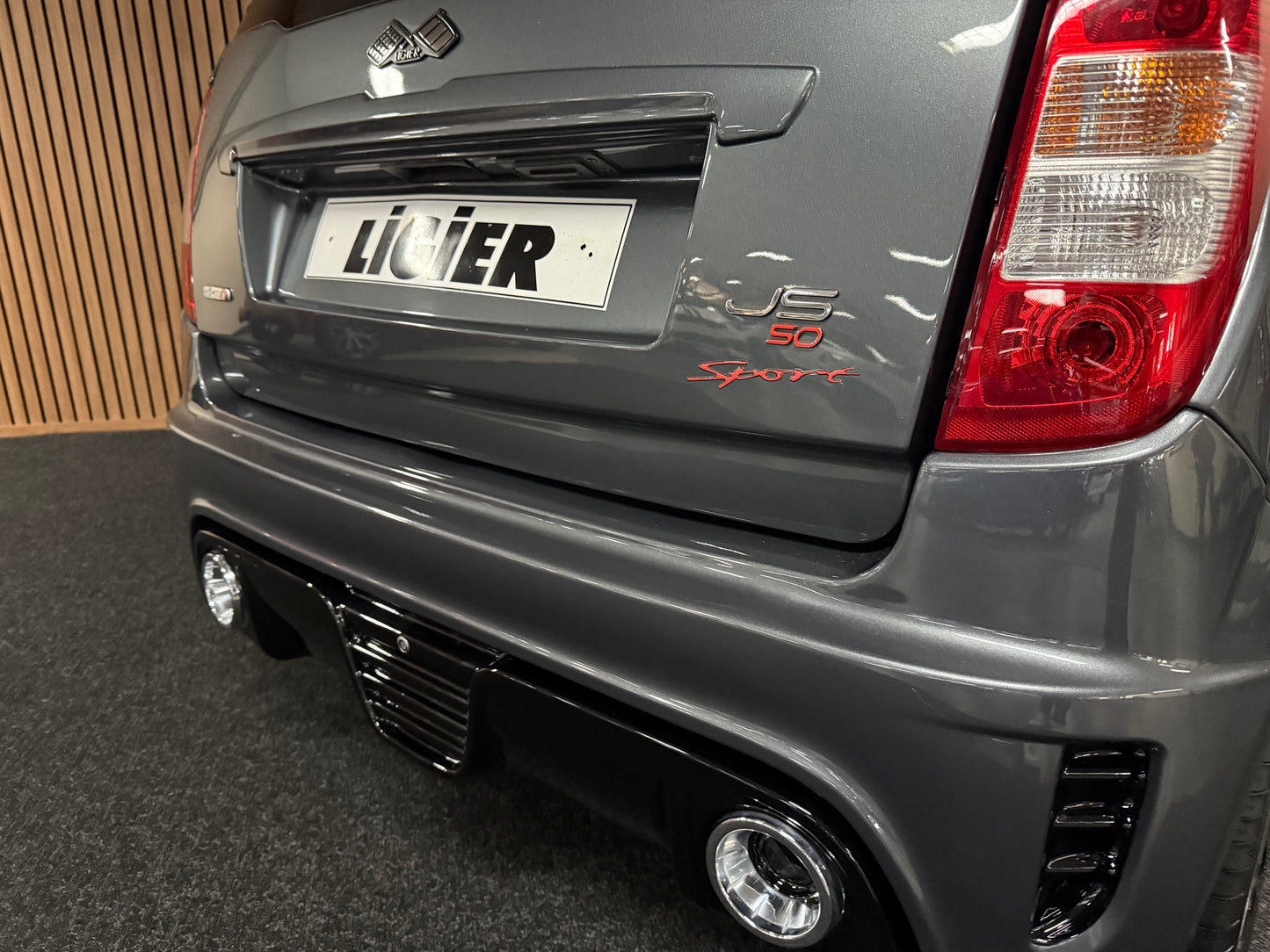 Ligier JS50 L Sport | 8 PS Motor | 45 km/h | Rückfahrkamera | Innerhalb 250 KM Kostenlose Lieferung | Mopedauto | Leichtmobile