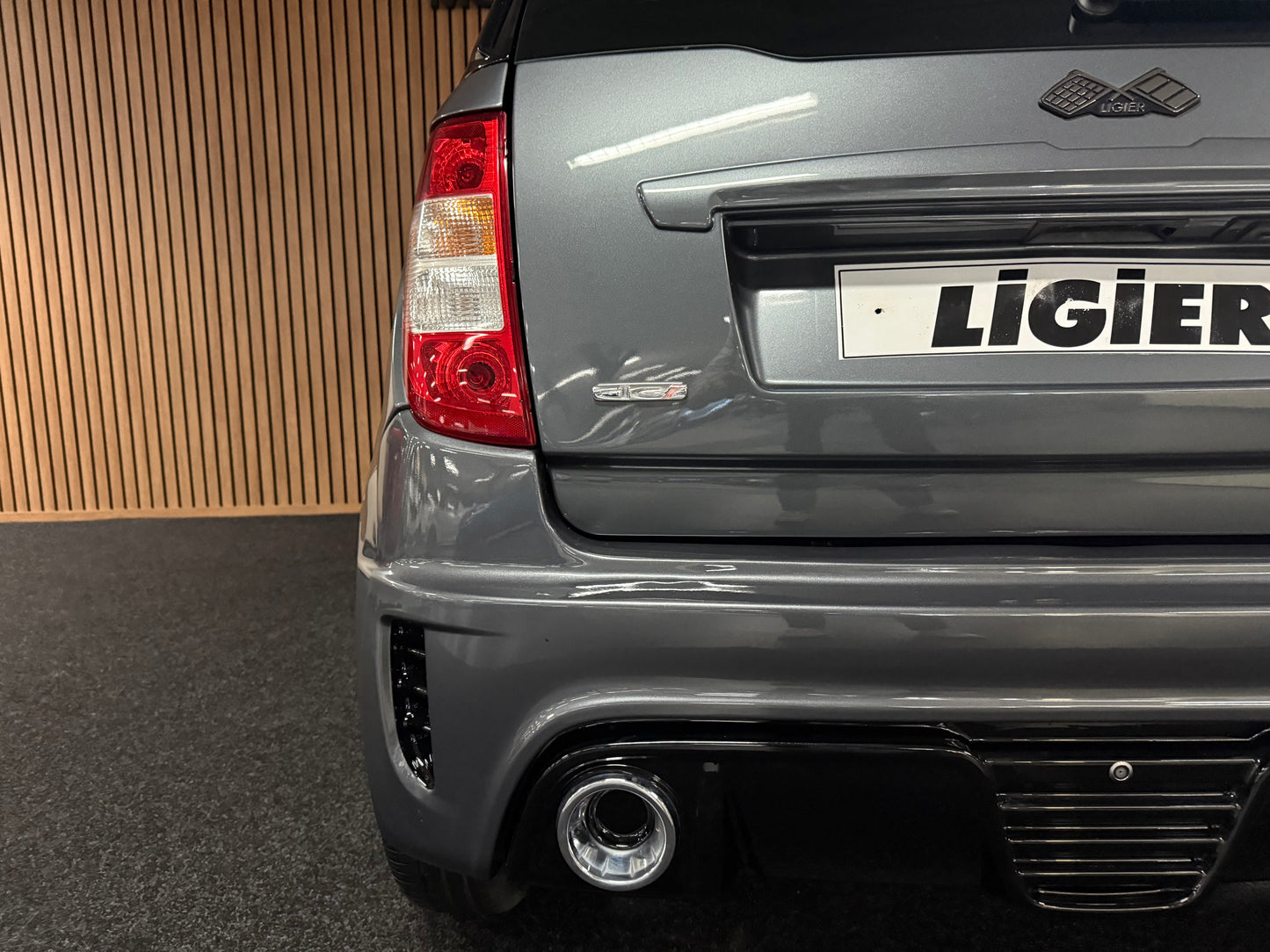 Ligier JS50 L Sport | 8 PS Motor | 45 km/h | Rückfahrkamera | Innerhalb 250 KM Kostenlose Lieferung | Mopedauto | Leichtmobile