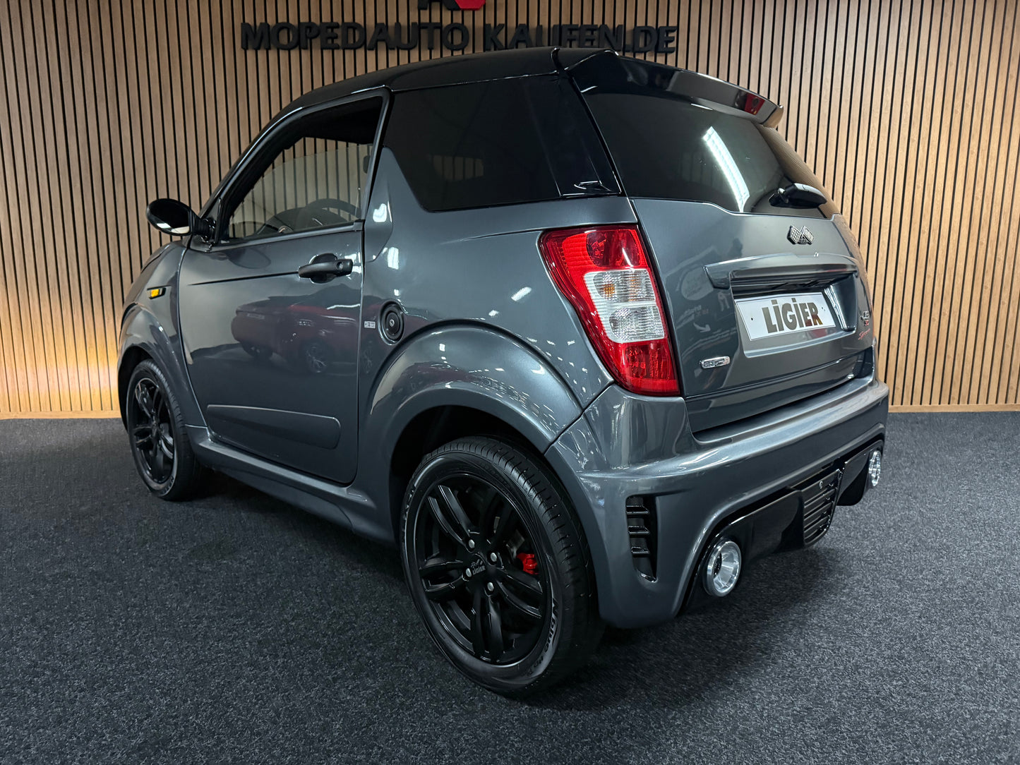 Ligier JS50 L Sport | 8 PS Motor | 45 km/h | Rückfahrkamera | Innerhalb 250 KM Kostenlose Lieferung | Mopedauto | Leichtmobile