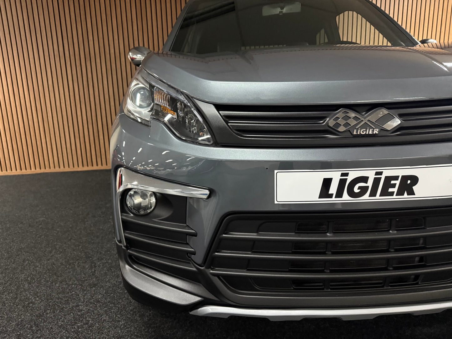 Ligier JS60 Sport | Servolenkung | 8 PS leiser DCI Motor | 45 km/h | Rückfahrkamera | Innerhalb 250 KM Kostenlose Lieferung | Mopedauto | Leichtmobile