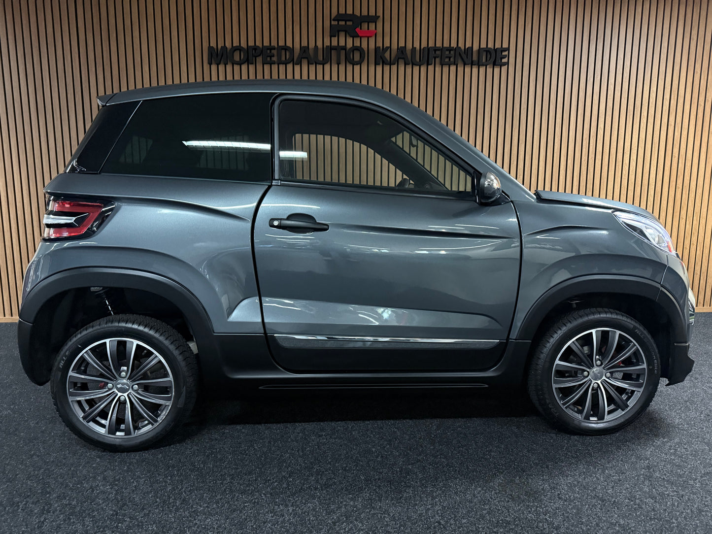 Ligier JS60 Sport | Servolenkung | 8 PS leiser DCI Motor | 45 km/h | Rückfahrkamera | Innerhalb 250 KM Kostenlose Lieferung | Mopedauto | Leichtmobile