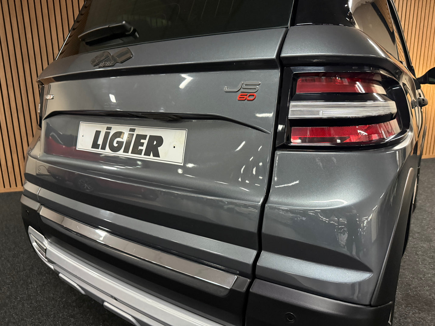 Ligier JS60 Sport | Servolenkung | 8 PS leiser DCI Motor | 45 km/h | Rückfahrkamera | Innerhalb 250 KM Kostenlose Lieferung | Mopedauto | Leichtmobile