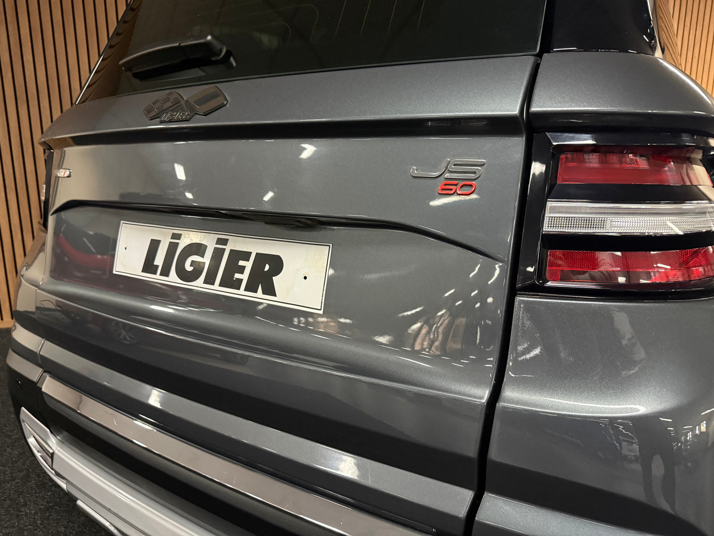 Ligier JS60 Sport | Servolenkung | 8 PS leiser DCI Motor | 45 km/h | Rückfahrkamera | Innerhalb 250 KM Kostenlose Lieferung | Mopedauto | Leichtmobile