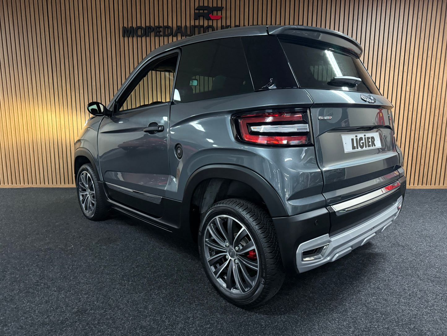 Ligier JS60 Sport | Servolenkung | 8 PS leiser DCI Motor | 45 km/h | Rückfahrkamera | Innerhalb 250 KM Kostenlose Lieferung | Mopedauto | Leichtmobile