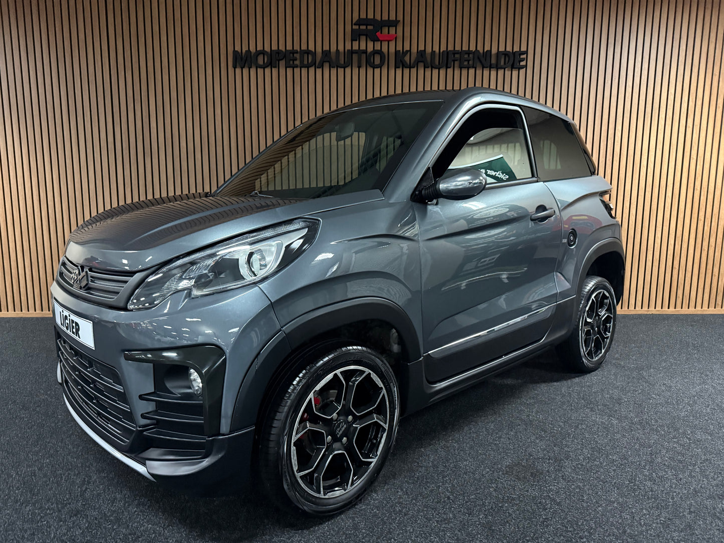 Ligier JS60 Grau | Servolenkung | Multi-Media | 8 PS leiser DCI Motor | 45 km/h | Rückfahrkamera | Innerhalb 250 KM Kostenlose Lieferung | Mopedauto | Leichtmobile