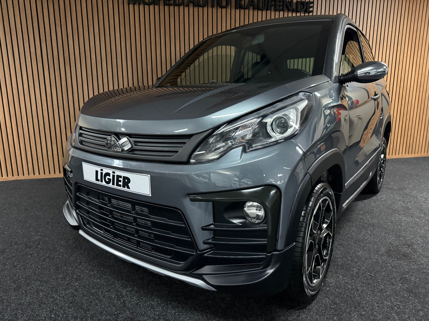 Ligier JS60 Grau | Servolenkung | Multi-Media | 8 PS leiser DCI Motor | 45 km/h | Rückfahrkamera | Innerhalb 250 KM Kostenlose Lieferung | Mopedauto | Leichtmobile