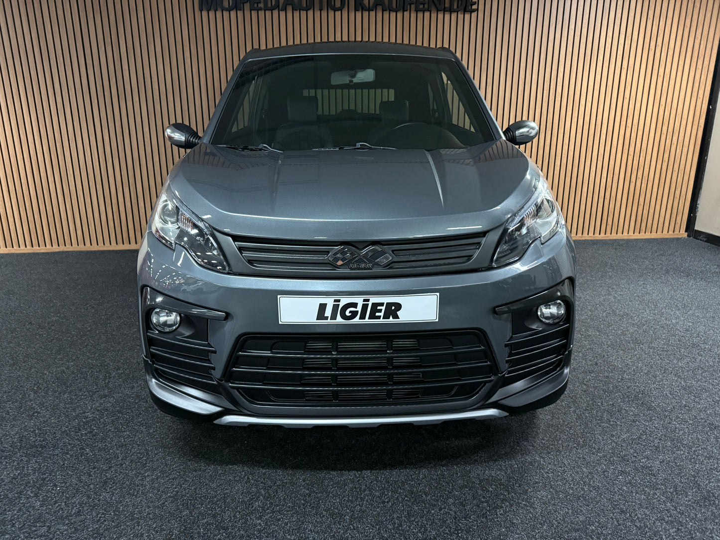 Ligier JS60 Grau | Servolenkung | Multi-Media | 8 PS leiser DCI Motor | 45 km/h | Rückfahrkamera | Innerhalb 250 KM Kostenlose Lieferung | Mopedauto | Leichtmobile