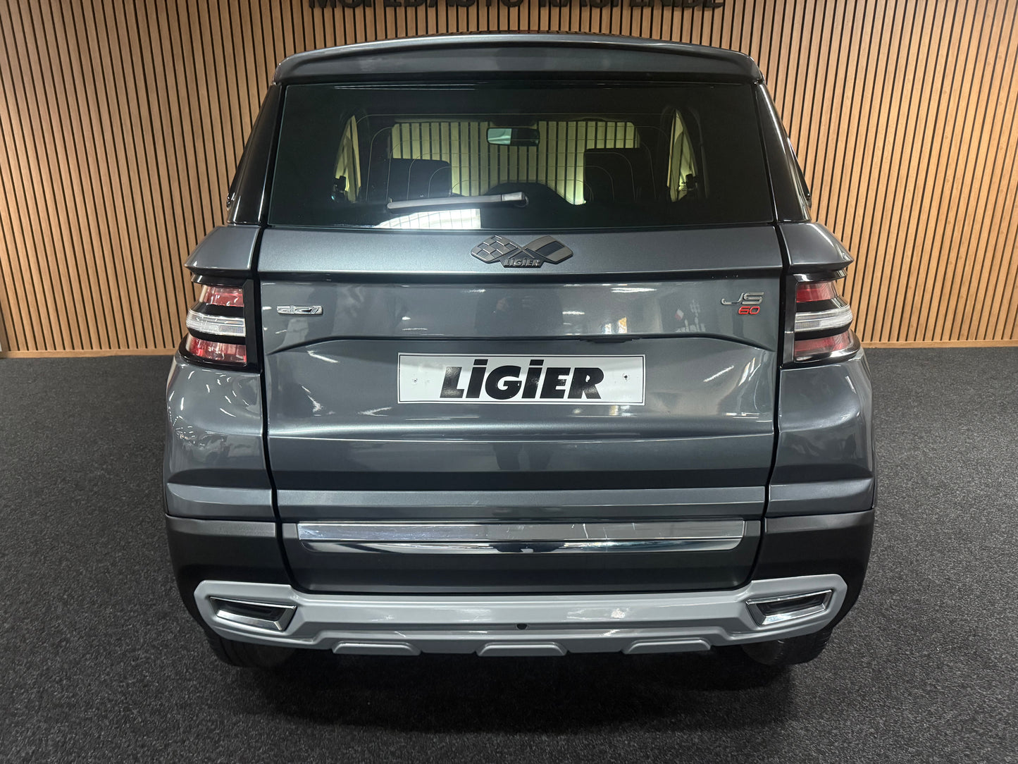 Ligier JS60 Grau | Servolenkung | Multi-Media | 8 PS leiser DCI Motor | 45 km/h | Rückfahrkamera | Innerhalb 250 KM Kostenlose Lieferung | Mopedauto | Leichtmobile