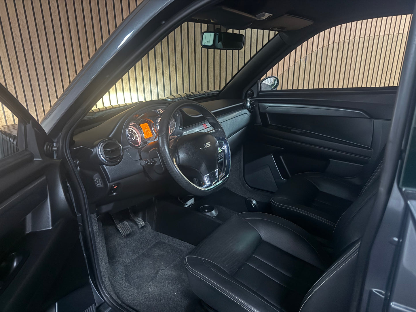 Ligier JS60 Grau | Servolenkung | Multi-Media | 8 PS leiser DCI Motor | 45 km/h | Rückfahrkamera | Innerhalb 250 KM Kostenlose Lieferung | Mopedauto | Leichtmobile