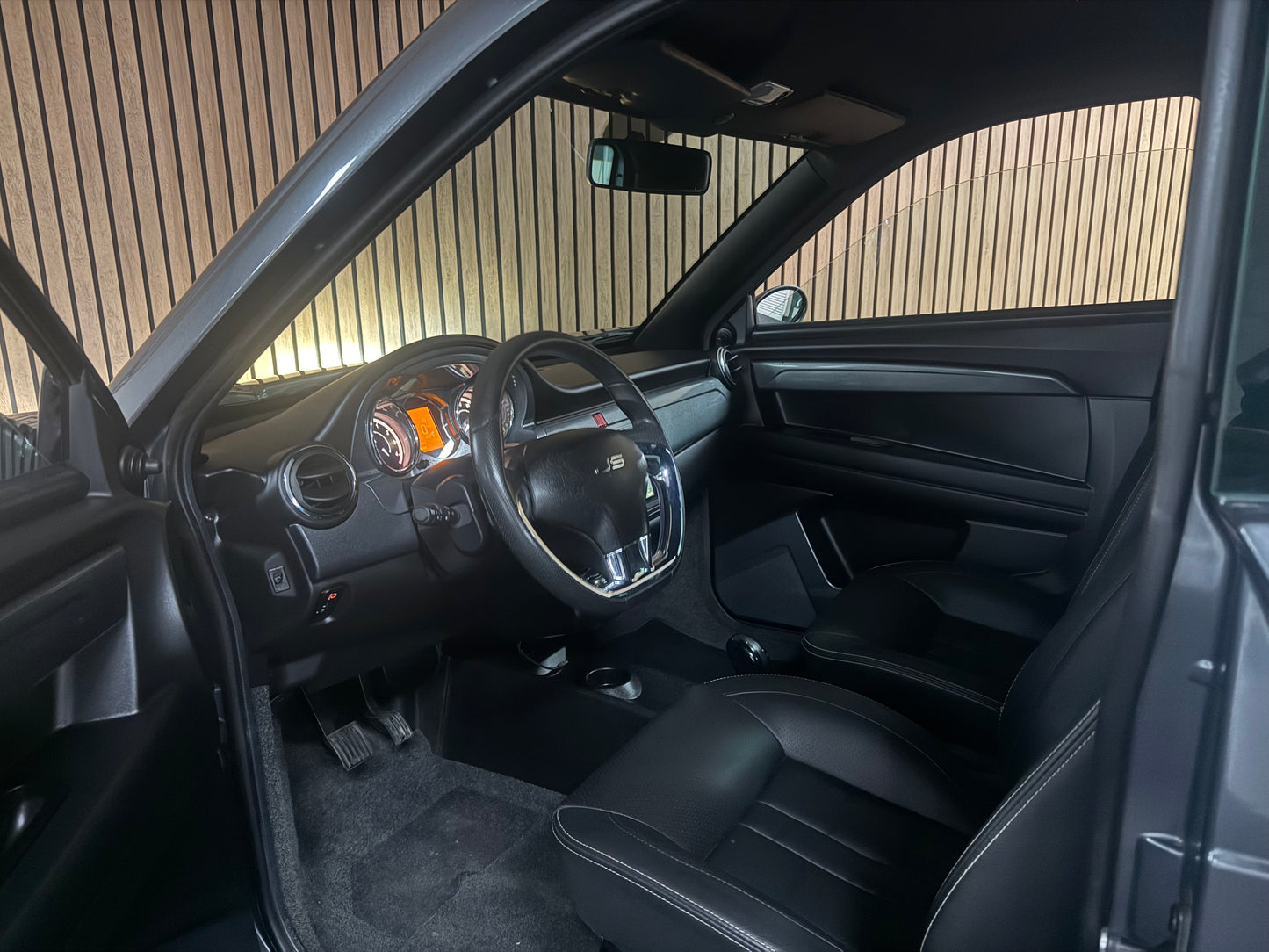 Ligier JS60 Grau | Servolenkung | Multi-Media | 8 PS leiser DCI Motor | 45 km/h | Rückfahrkamera | Innerhalb 250 KM Kostenlose Lieferung | Mopedauto | Leichtmobile