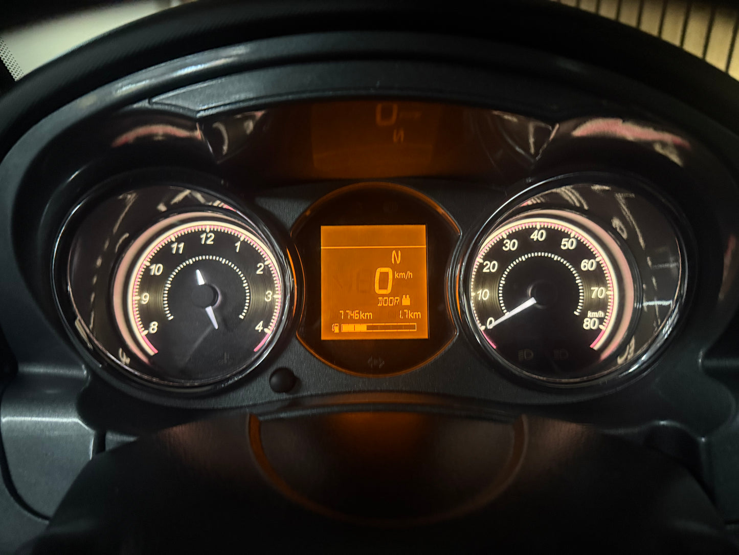 Ligier JS60 Grau | Servolenkung | Multi-Media | 8 PS leiser DCI Motor | 45 km/h | Rückfahrkamera | Innerhalb 250 KM Kostenlose Lieferung | Mopedauto | Leichtmobile