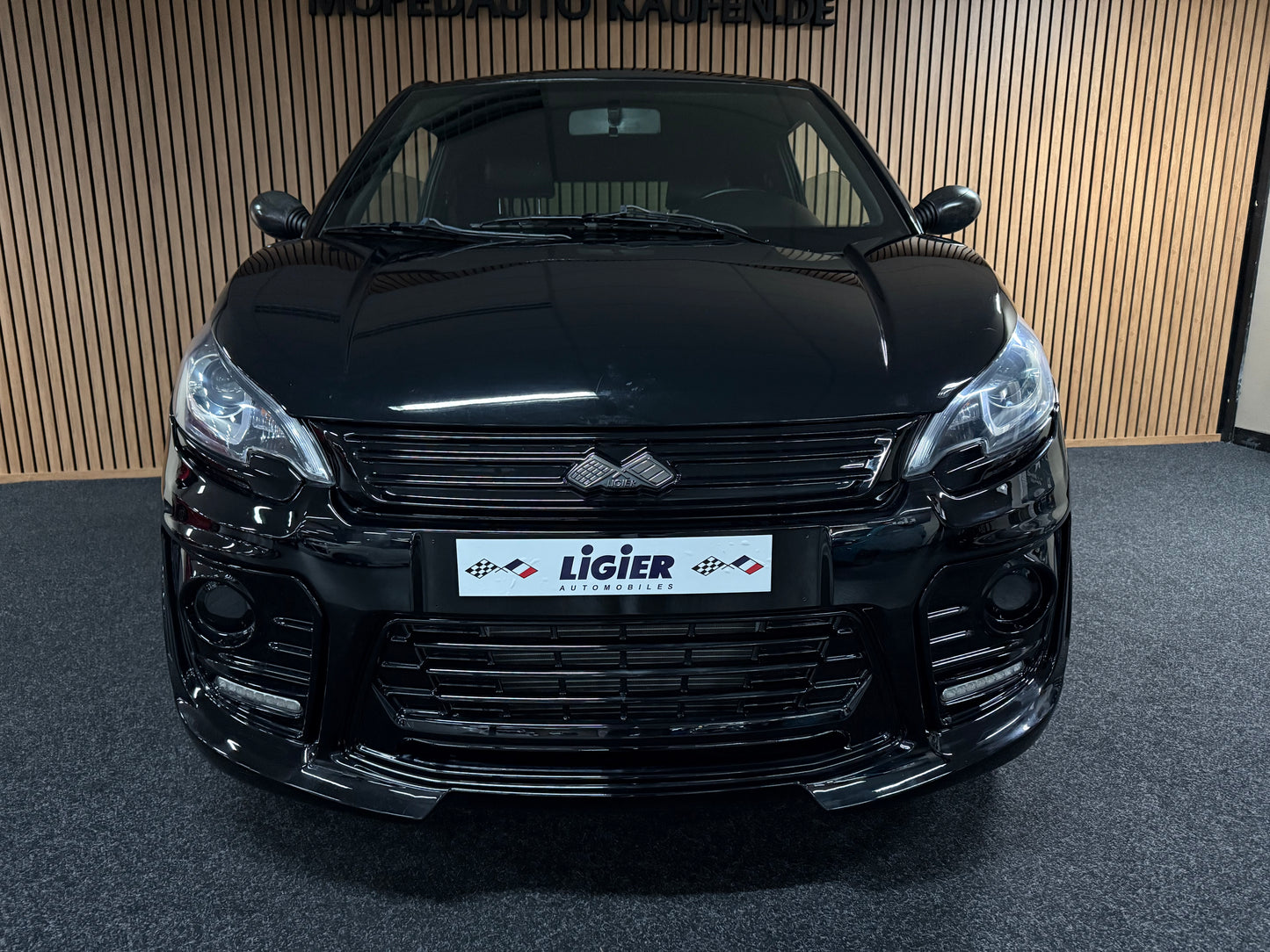 Ligier JS50 Sport Black on Black | Servolenkung | 8 PS leiser DCI Motor | 45 km/h | Rückfahrkamera | Innerhalb 250 KM Kostenlose Lieferung | Mopedauto | Leichtmobile