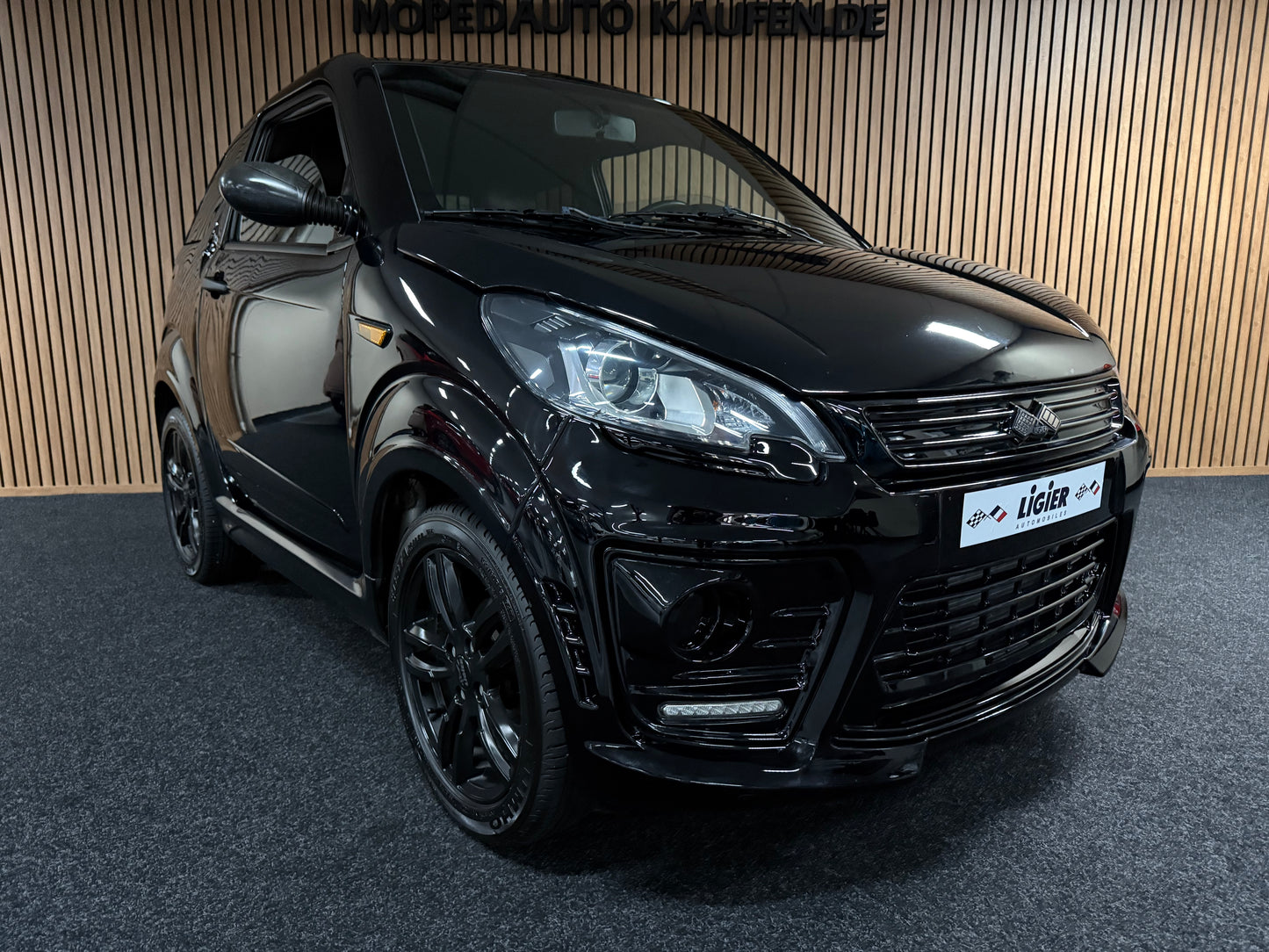 Ligier JS50 Sport Black on Black | Servolenkung | 8 PS leiser DCI Motor | 45 km/h | Rückfahrkamera | Innerhalb 250 KM Kostenlose Lieferung | Mopedauto | Leichtmobile