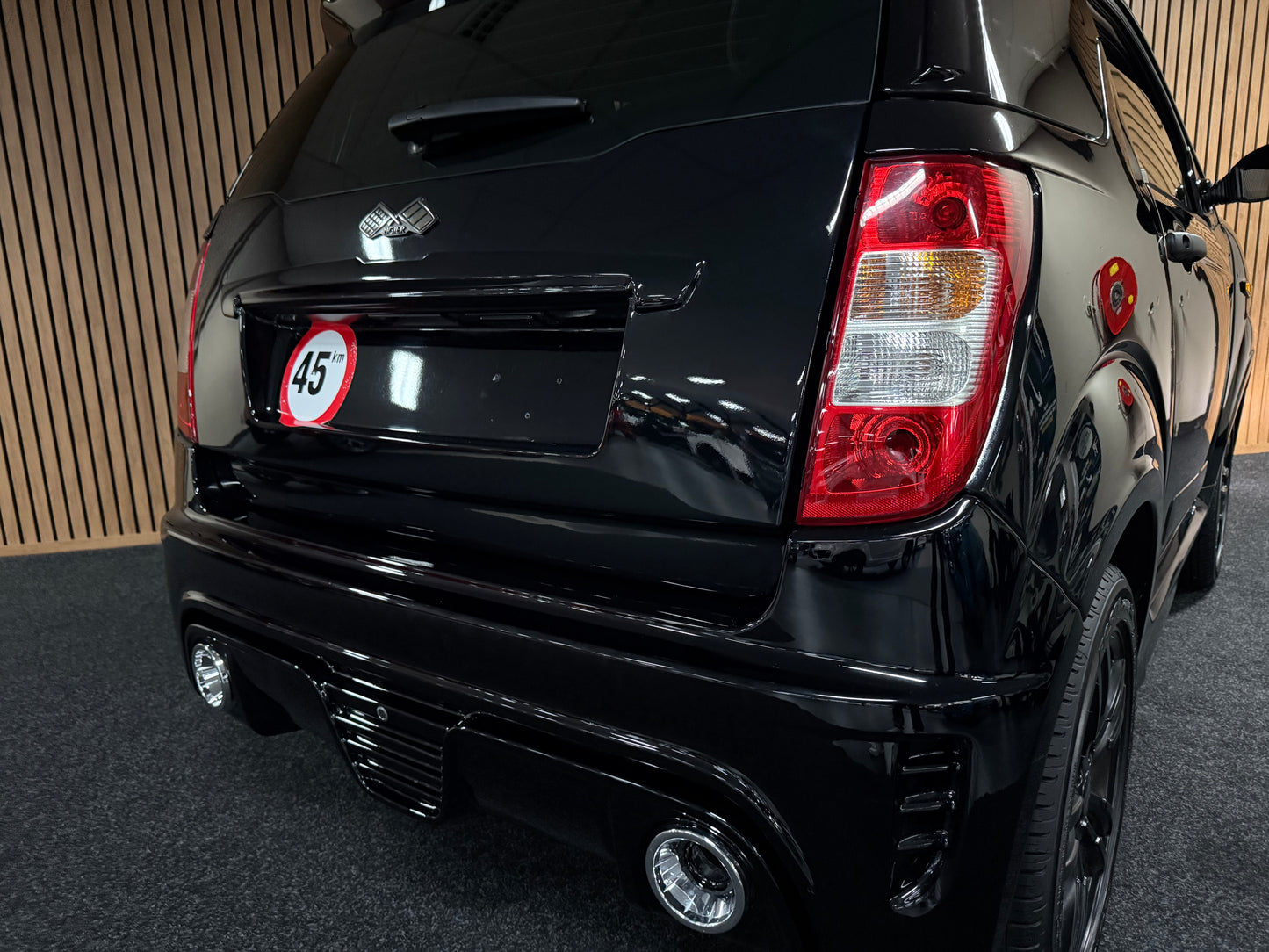 Ligier JS50 Sport Black on Black | Servolenkung | 8 PS leiser DCI Motor | 45 km/h | Rückfahrkamera | Innerhalb 250 KM Kostenlose Lieferung | Mopedauto | Leichtmobile